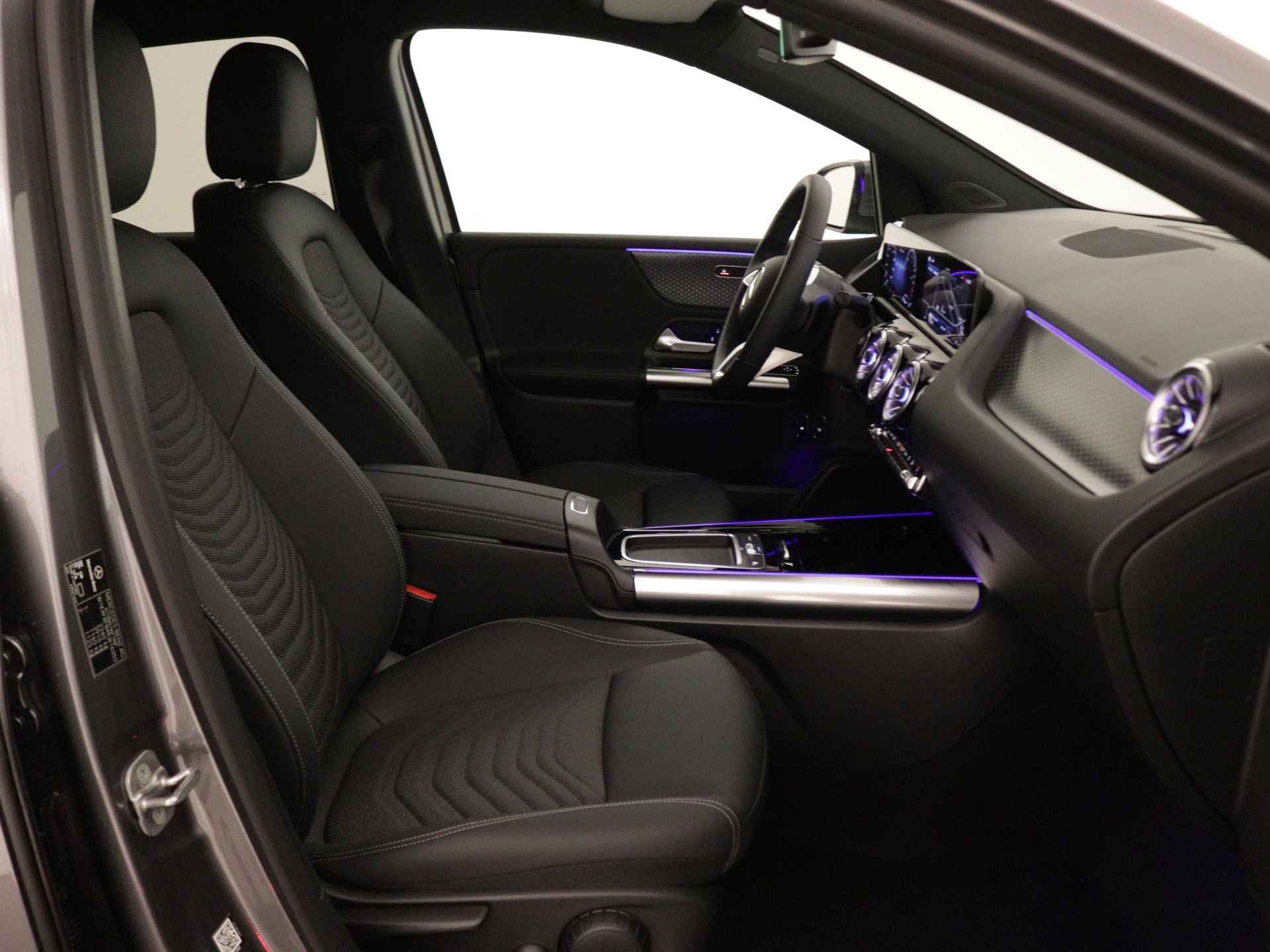 Mercedes-Benz B-Klasse 250 e Star Edition Luxury Line | Dodehoekassistent | Sfeerverlichting | Verwarmde stoelen vooraan | EASY PACK achterklep | USB-pakket plus | Keyless-Go comfortpakket | Parkeerpakket met achteruitrijcamera | - 31/40