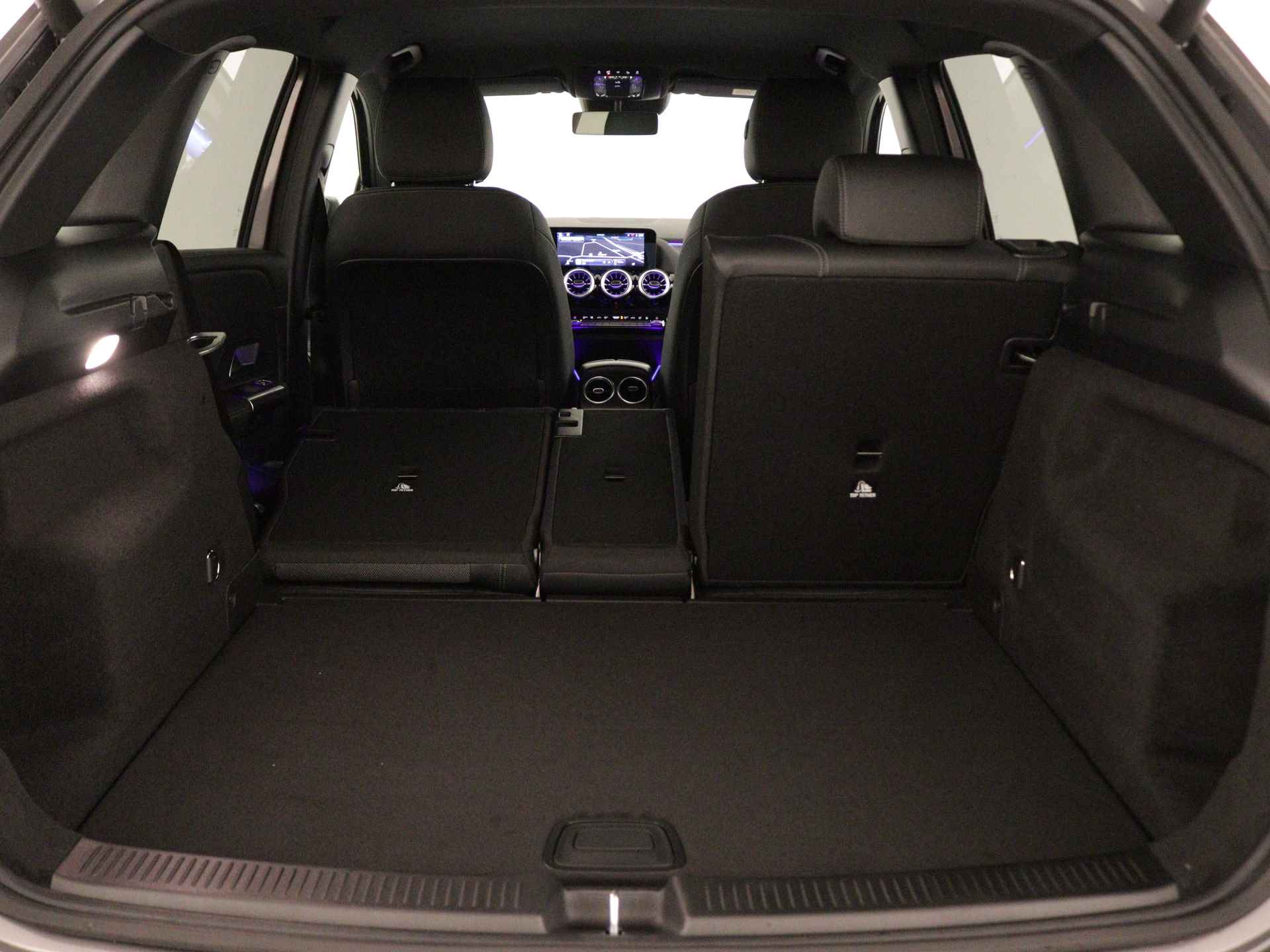 Mercedes-Benz B-Klasse 250 e Star Edition Luxury Line | Dodehoekassistent | Sfeerverlichting | Verwarmde stoelen vooraan | EASY PACK achterklep | USB-pakket plus | Keyless-Go comfortpakket | Parkeerpakket met achteruitrijcamera | - 35/40