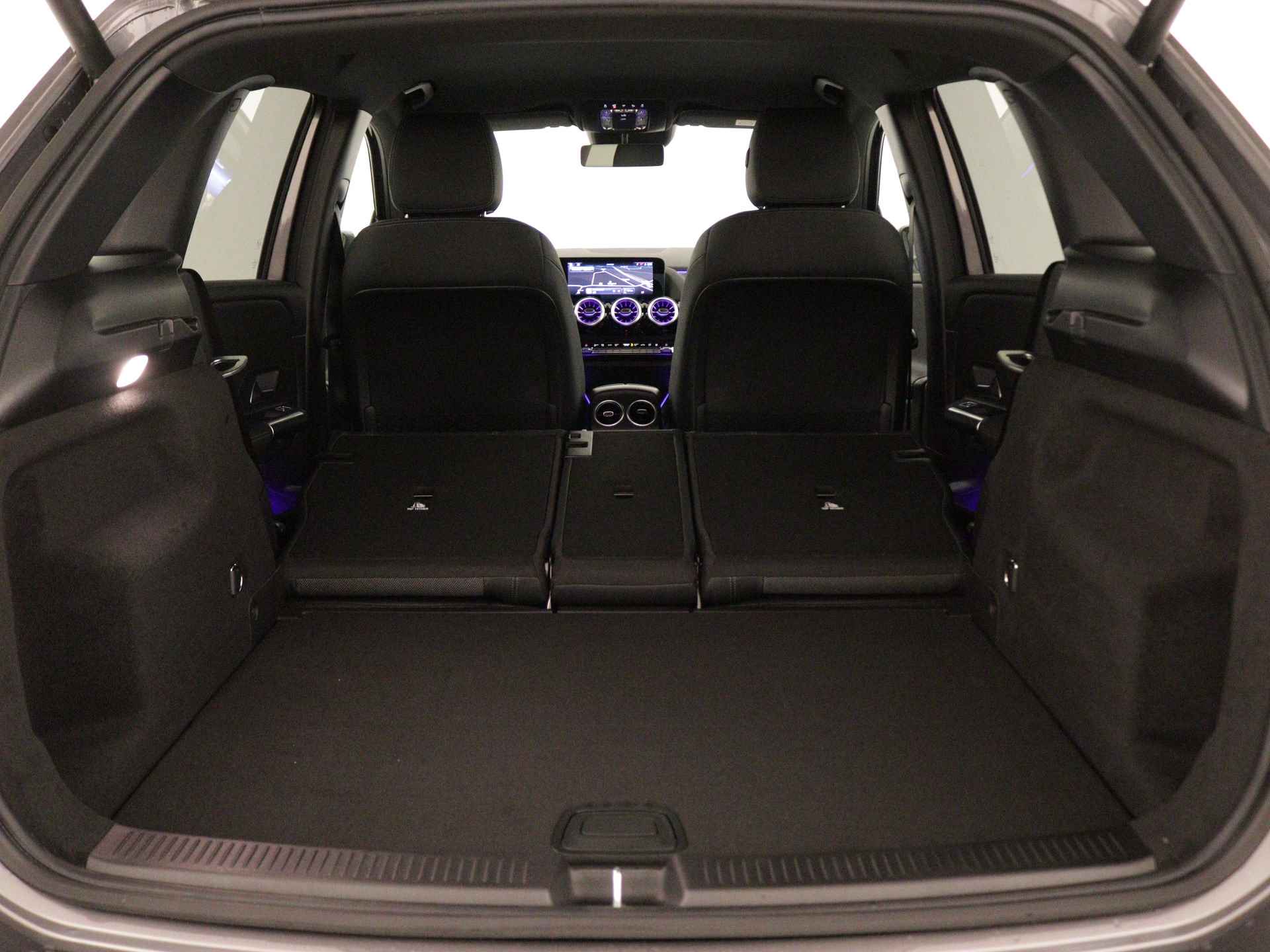 Mercedes-Benz B-Klasse 250 e Star Edition Luxury Line | Dodehoekassistent | Sfeerverlichting | Verwarmde stoelen vooraan | EASY PACK achterklep | USB-pakket plus | Keyless-Go comfortpakket | Parkeerpakket met achteruitrijcamera | - 36/40