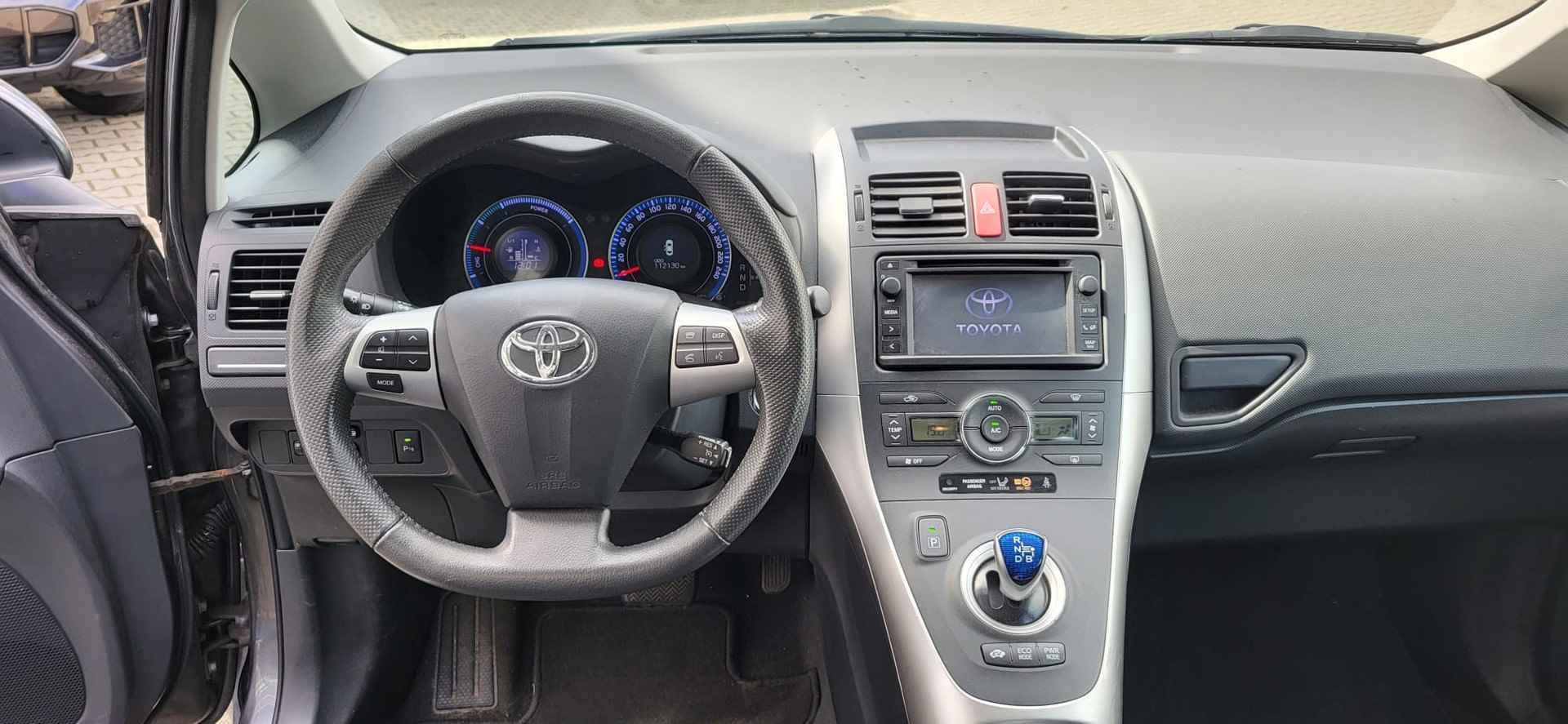 Toyota Auris 1.8 Full Hybrid Business - 10/30