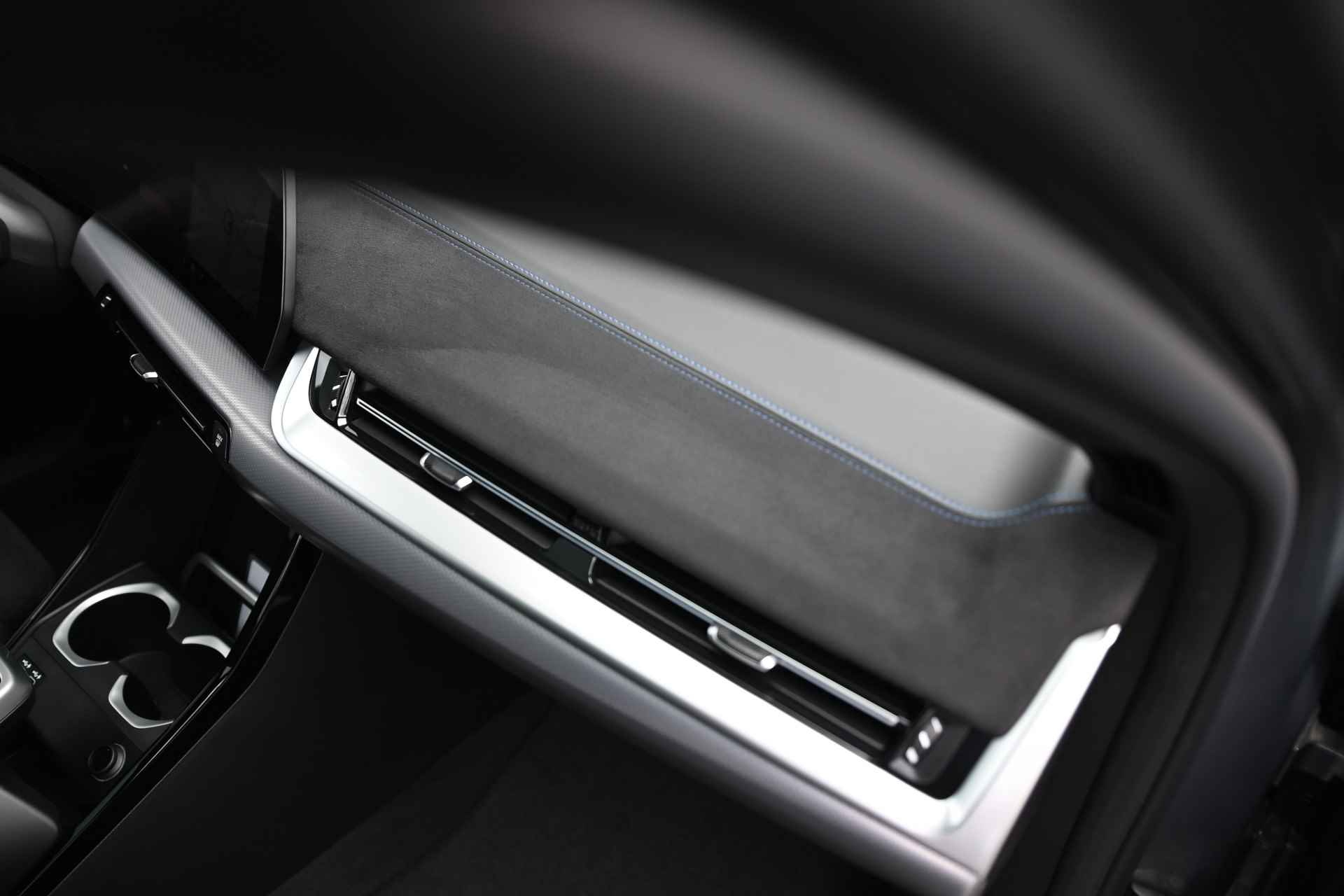 BMW X2 sDrive20i High Executive M Sport Automaat / Panoramadak / Trekhaak / M Sportstoelen / Adaptieve LED / Parking Assistant Plus / / Adaptief M Onderstel / Comfort Access - 34/35