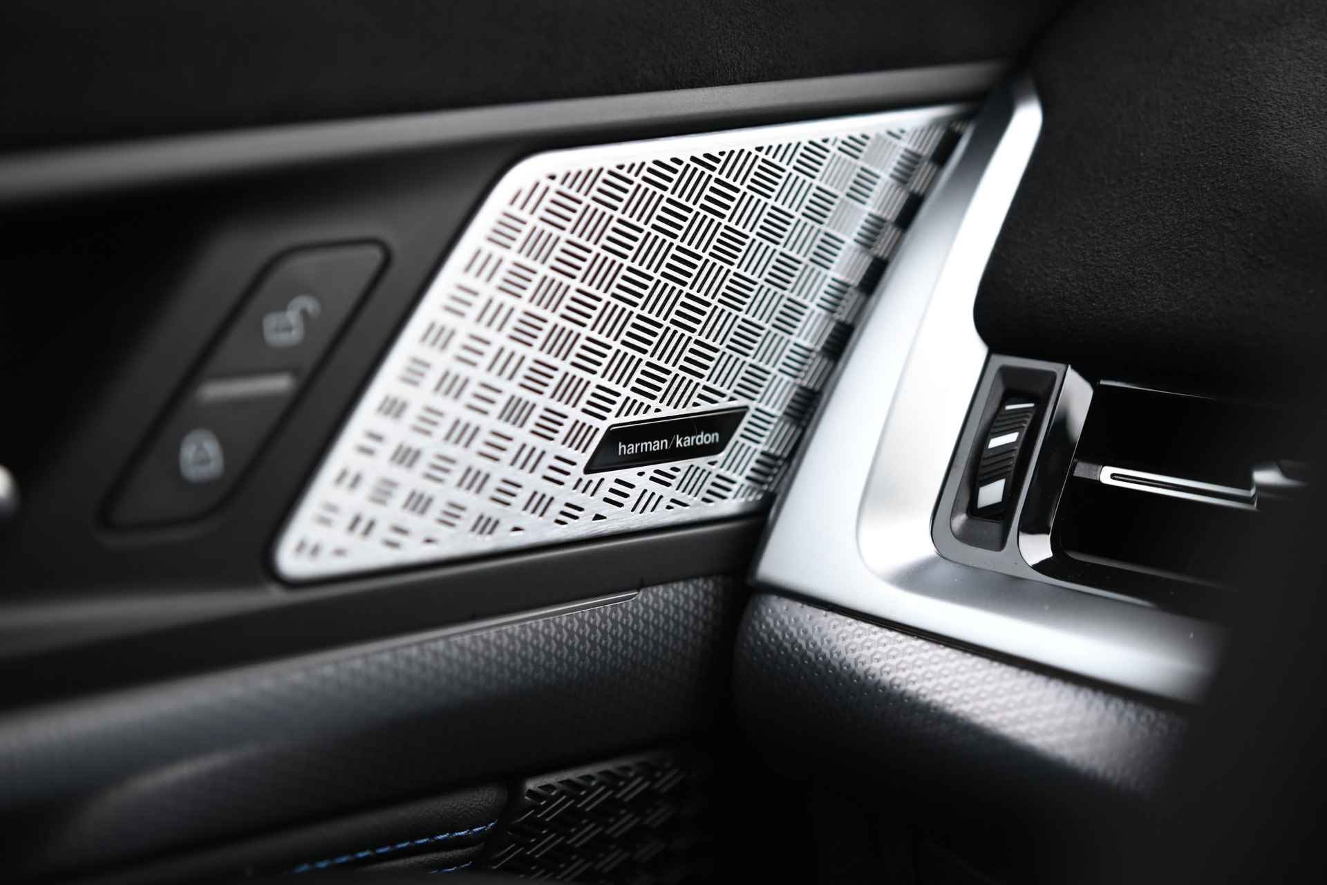 BMW X2 sDrive20i High Executive M Sport Automaat / Panoramadak / Trekhaak / M Sportstoelen / Adaptieve LED / Parking Assistant Plus / / Adaptief M Onderstel / Comfort Access - 24/35