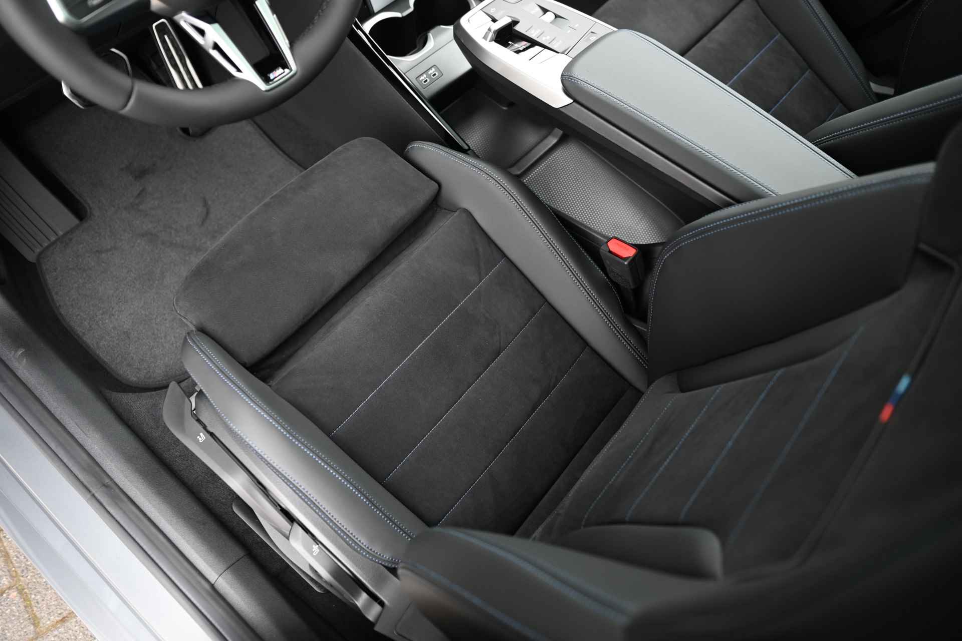 BMW X2 sDrive20i High Executive M Sport Automaat / Panoramadak / Trekhaak / M Sportstoelen / Adaptieve LED / Parking Assistant Plus / / Adaptief M Onderstel / Comfort Access - 28/35
