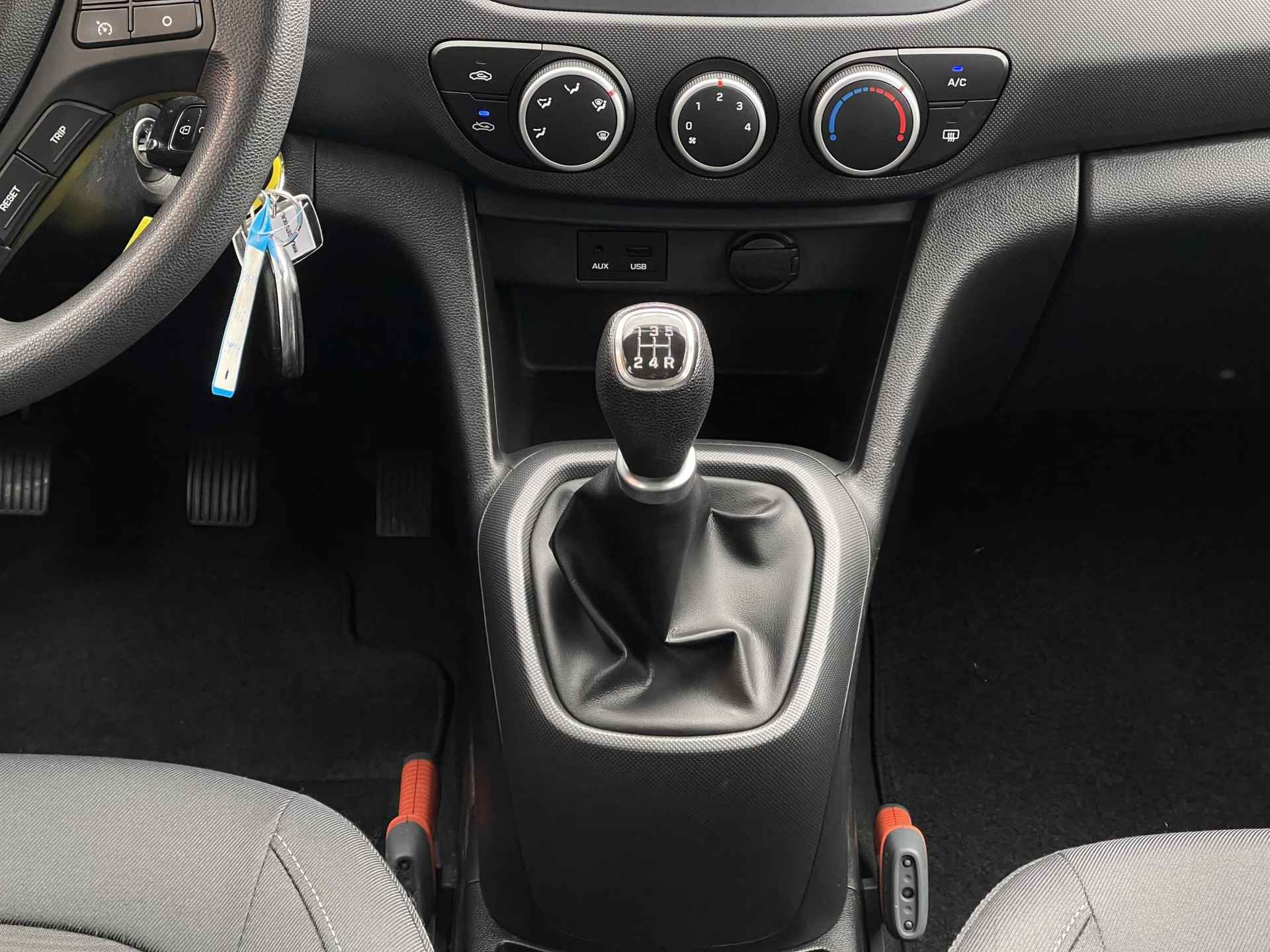 Hyundai i10 1.0i Comfort | Cruise Control | Airco | Radio-MP3 Speler | Bluetooth Tel. | Elek. Ramen + Spiegels | Rijklaarprijs! - 18/23
