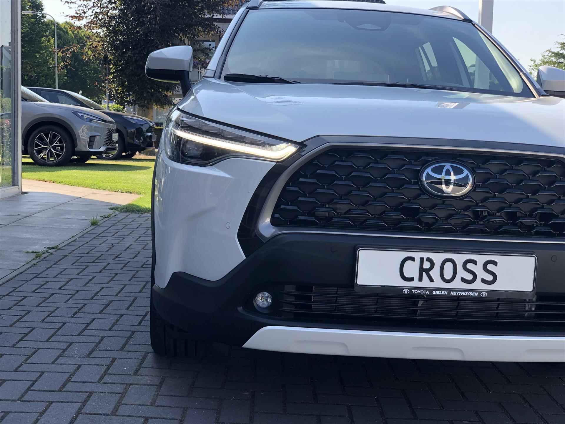 Toyota Corolla Cross 2.0 High Power Hybrid AWD Style | Dodehoekherkenning, Parkeersensoren, Stoel + Stuurverwarming, Keyless, 4X4 - 6/34