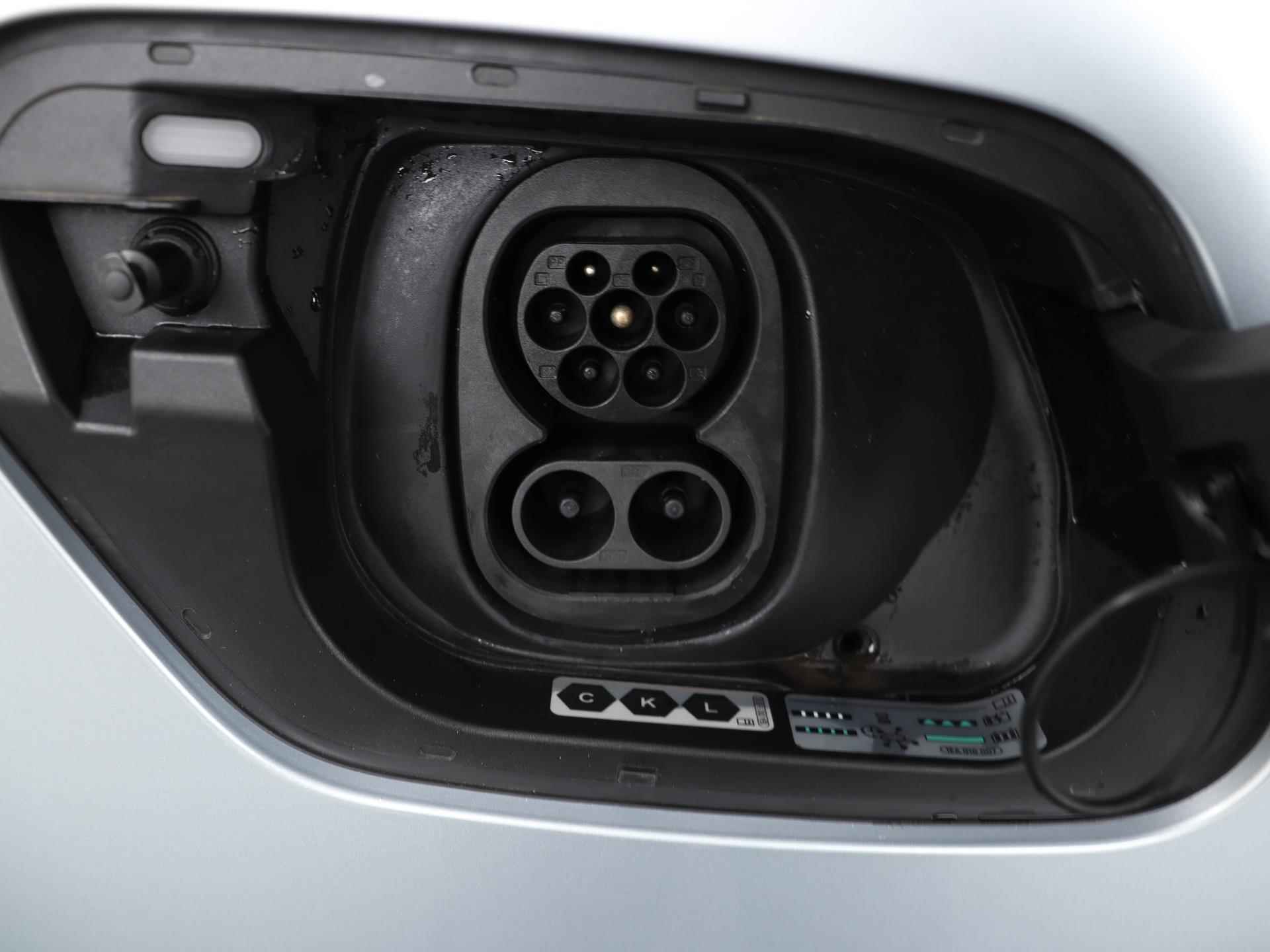 CUPRA Born Performance One 62 kWh 204 PK | Apple CarPlay | 19" | Navigatie | Keyless | Stoelverwarming | Getint Glas | - 17/56