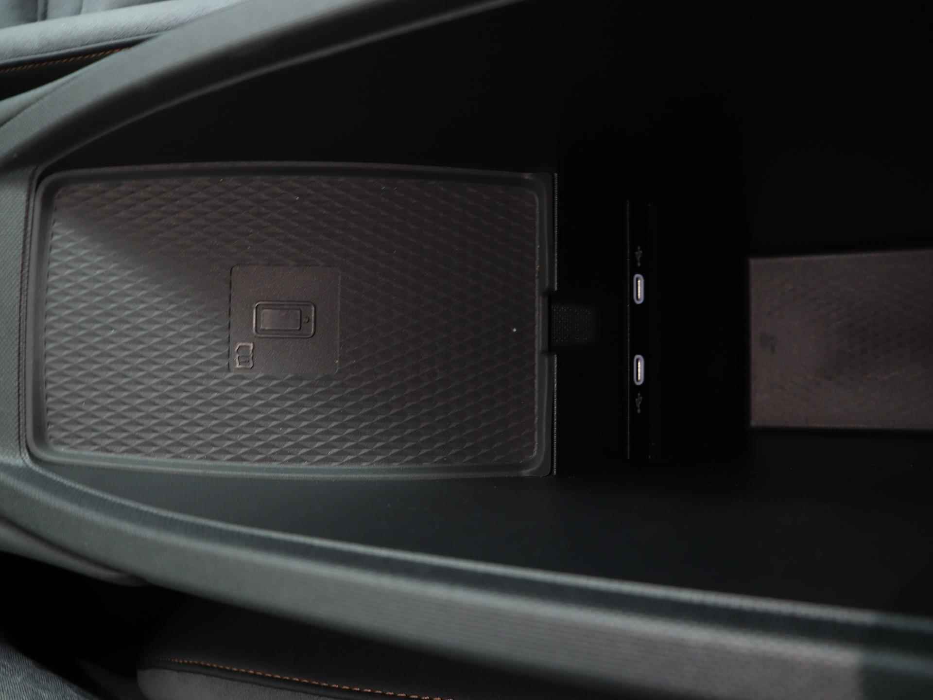 CUPRA Born Performance One 62 kWh 204 PK | Apple CarPlay | 19" | Navigatie | Keyless | Stoelverwarming | Getint Glas | - 55/56