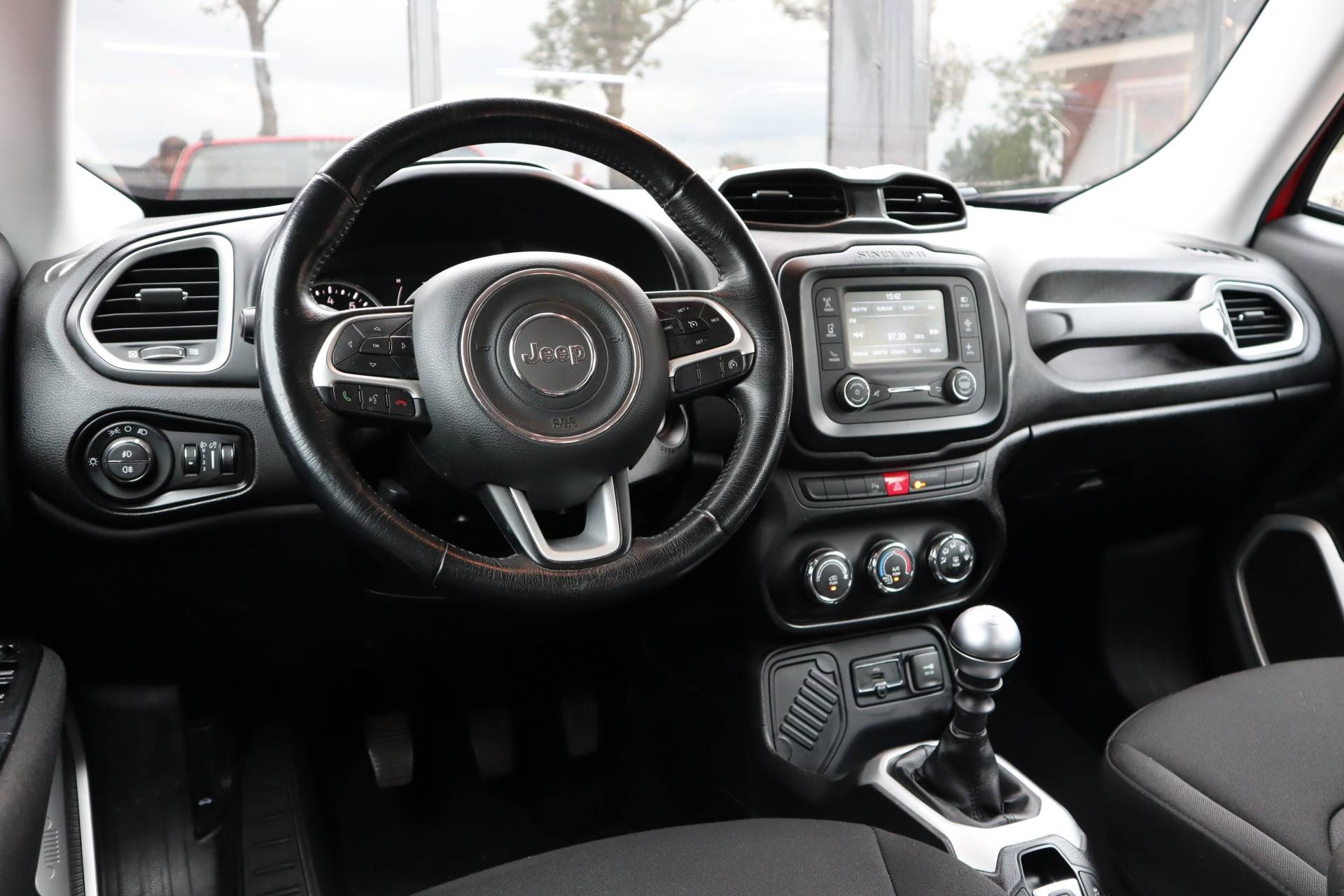 Jeep Renegade 1.4 Longitude | Navigatie | Trekhaak | Keyless | Parkeersensoren | Reservewiel - 4/45