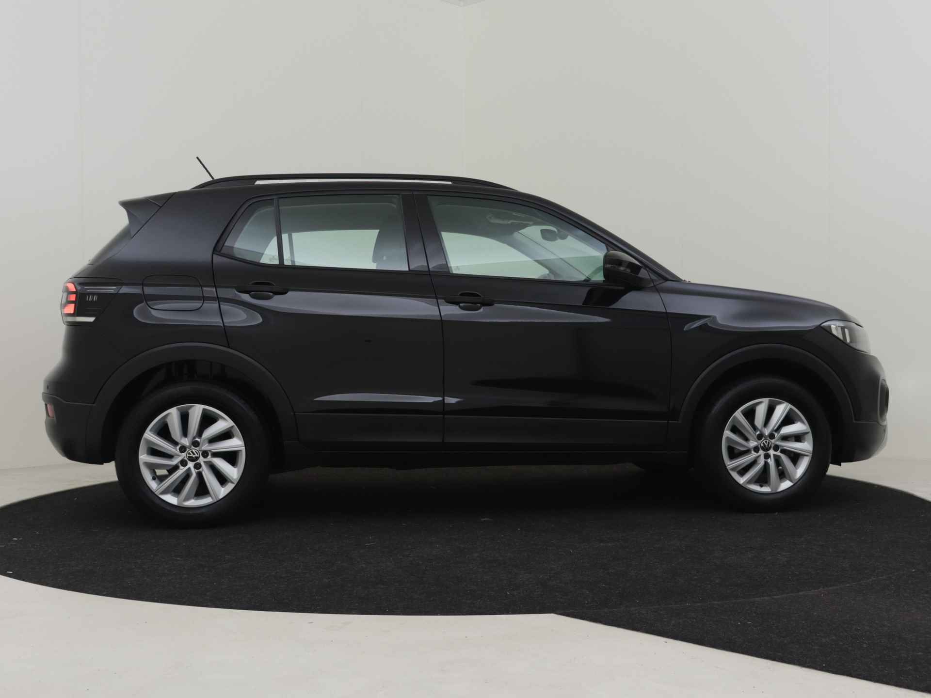 Volkswagen T-Cross 1.0 TSI Life 96pk | 1e eigenaar | 100%dealeronderhouden | Adaptief cruise control | Navigatie via app | Airco | App connect | Pa - 11/30