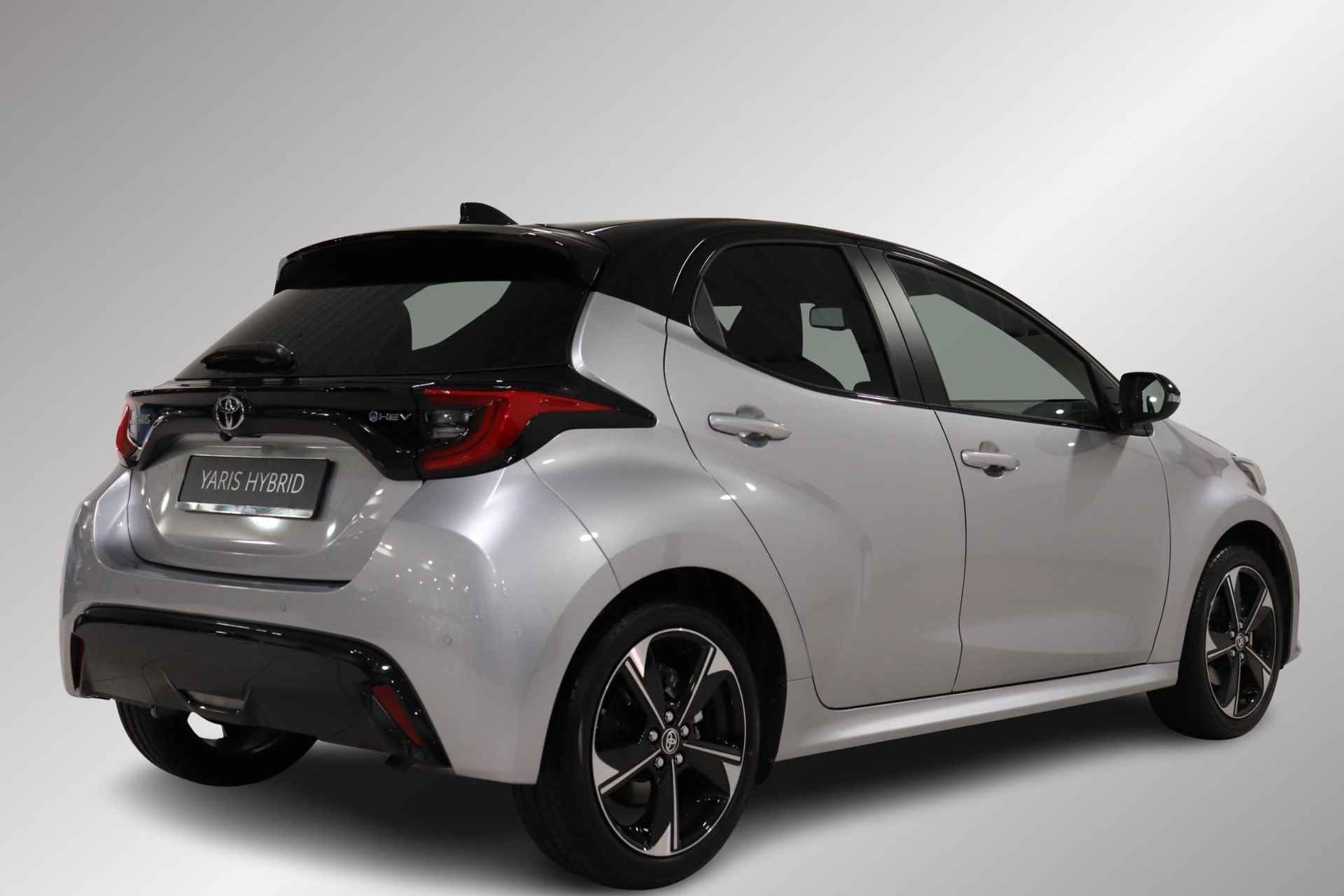 Toyota Yaris 1.5 Hybrid 130 Launch Edition, BSM, Draadloos Apple Carplay & Android Auto, HUD, Parkeersensoren voor en achter - 2/41