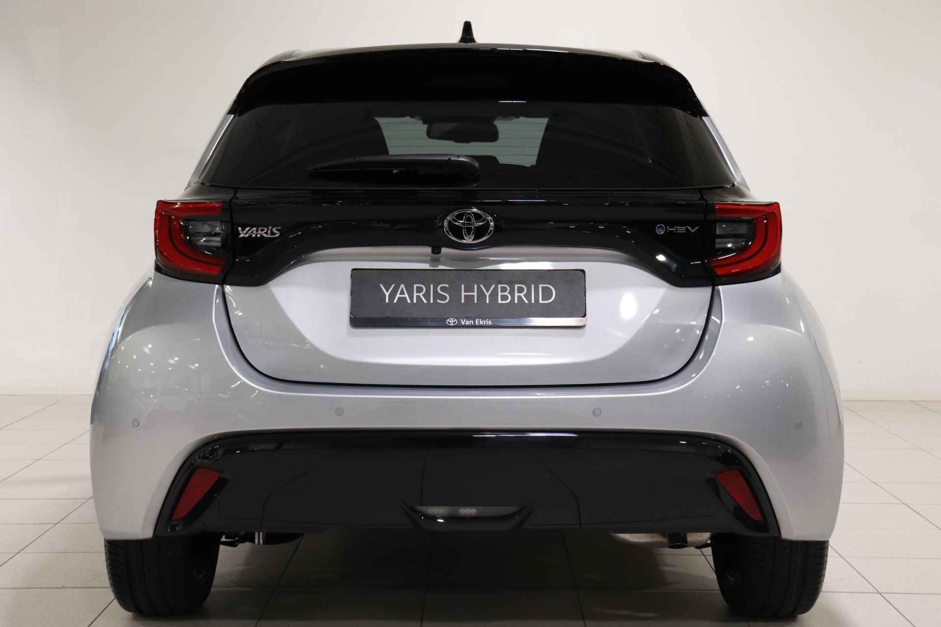 Toyota Yaris 1.5 Hybrid 130 Launch Edition, BSM, Draadloos Apple Carplay & Android Auto, HUD, Parkeersensoren voor en achter - 4/41