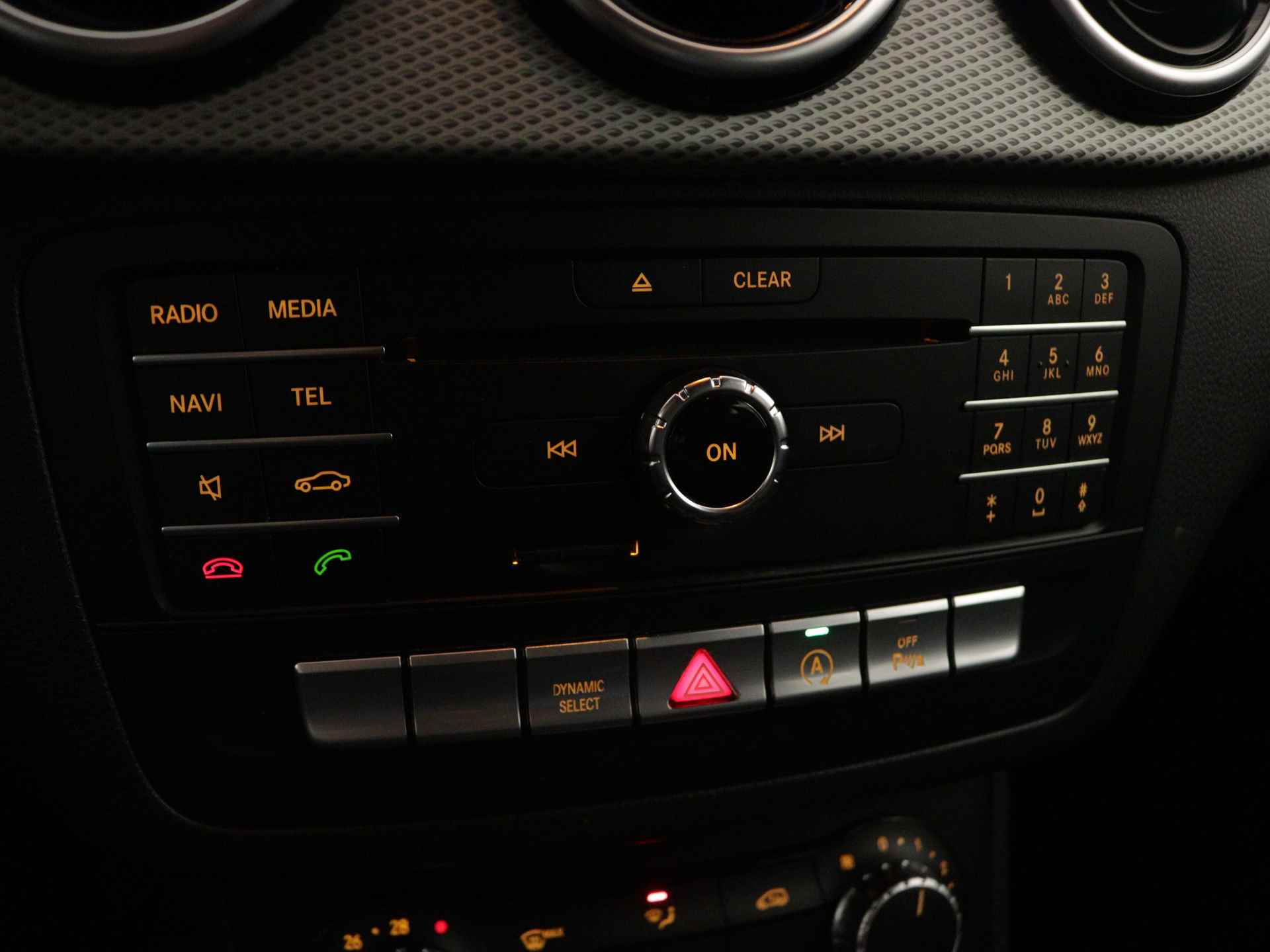 Mercedes-Benz B-Klasse 180 Activity Edition | Leder | Navigatie | Cruise control | | Privacy glass | Bluetooth carkit | Airconditioning | - 9/39