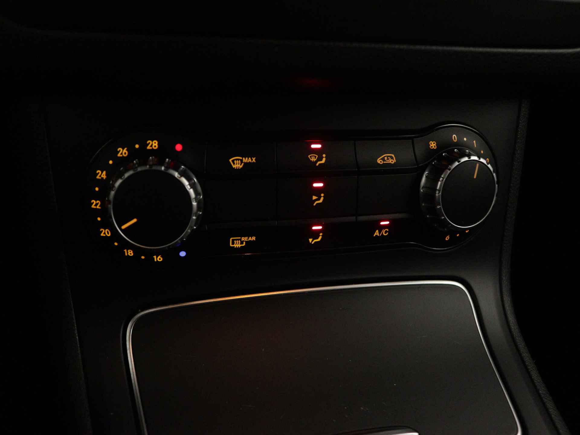 Mercedes-Benz B-Klasse 180 Activity Edition | Leder | Navigatie | Cruise control | | Privacy glass | Bluetooth carkit | Airconditioning | - 10/39