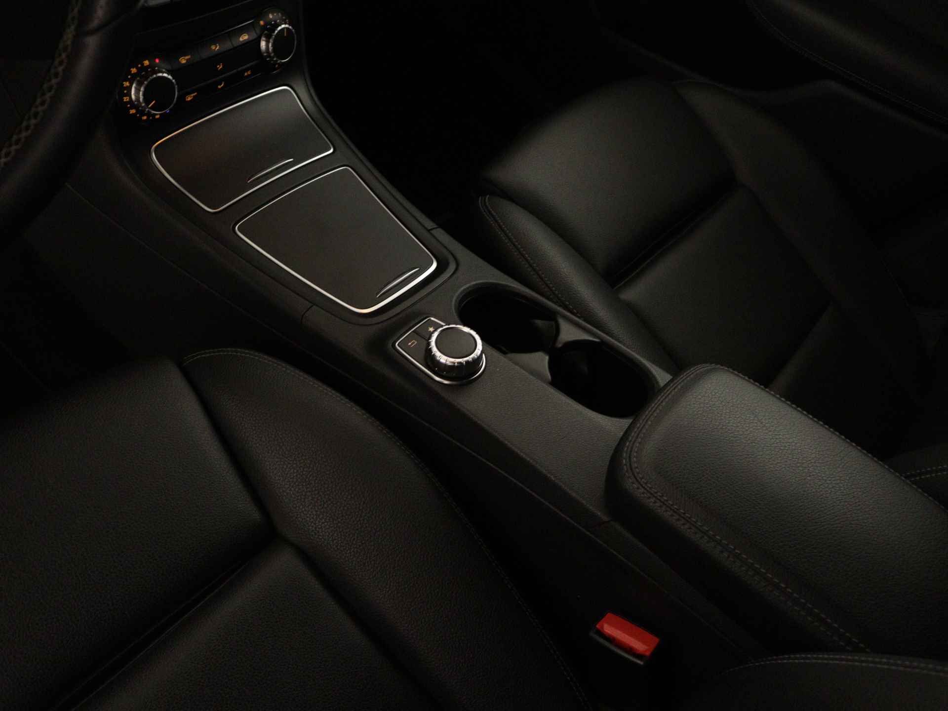 Mercedes-Benz B-Klasse 180 Activity Edition | Leder | Navigatie | Cruise control | | Privacy glass | Bluetooth carkit | Airconditioning | - 11/39