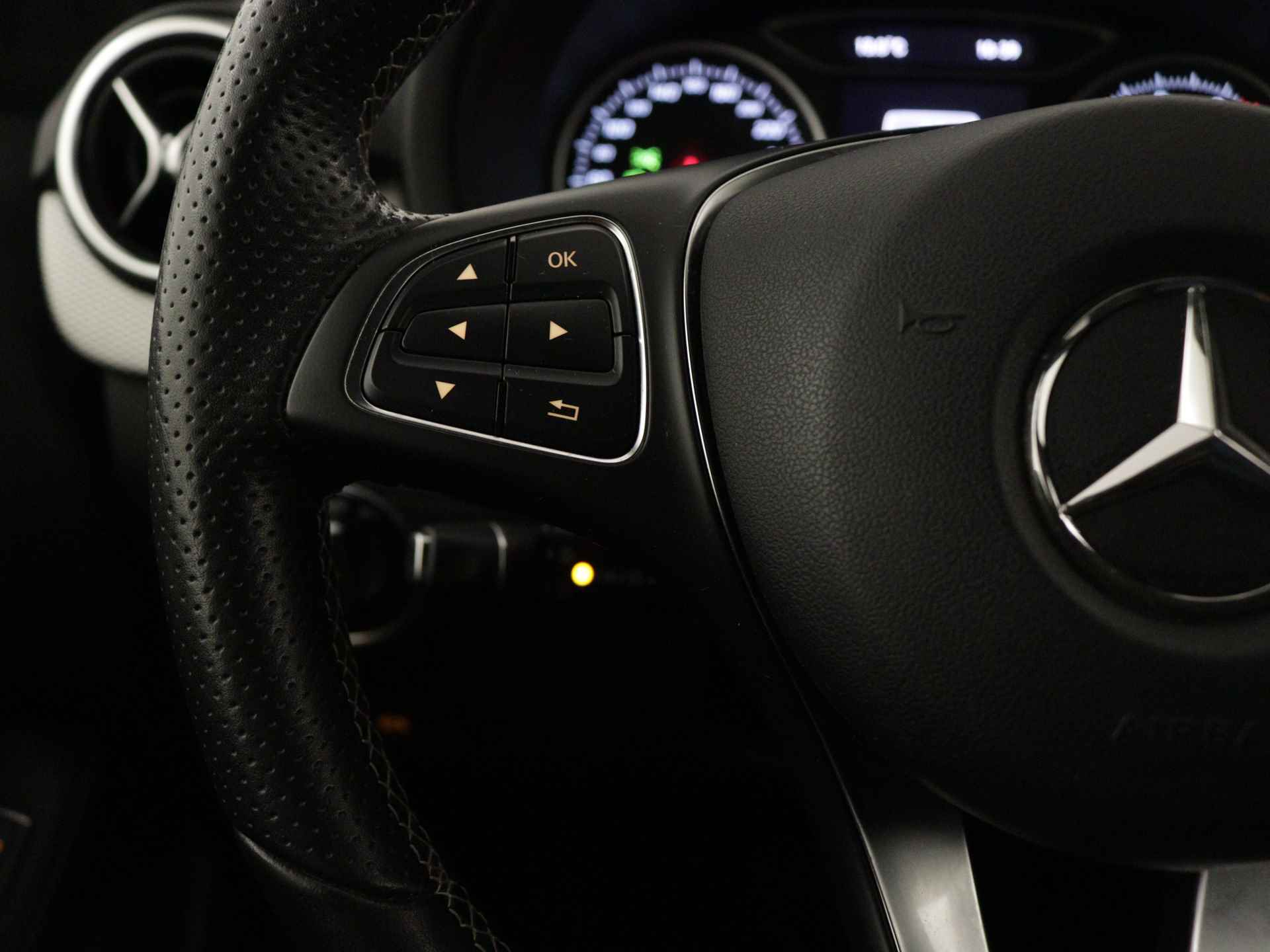 Mercedes-Benz B-Klasse 180 Activity Edition | Leder | Navigatie | Cruise control | | Privacy glass | Bluetooth carkit | Airconditioning | - 18/39