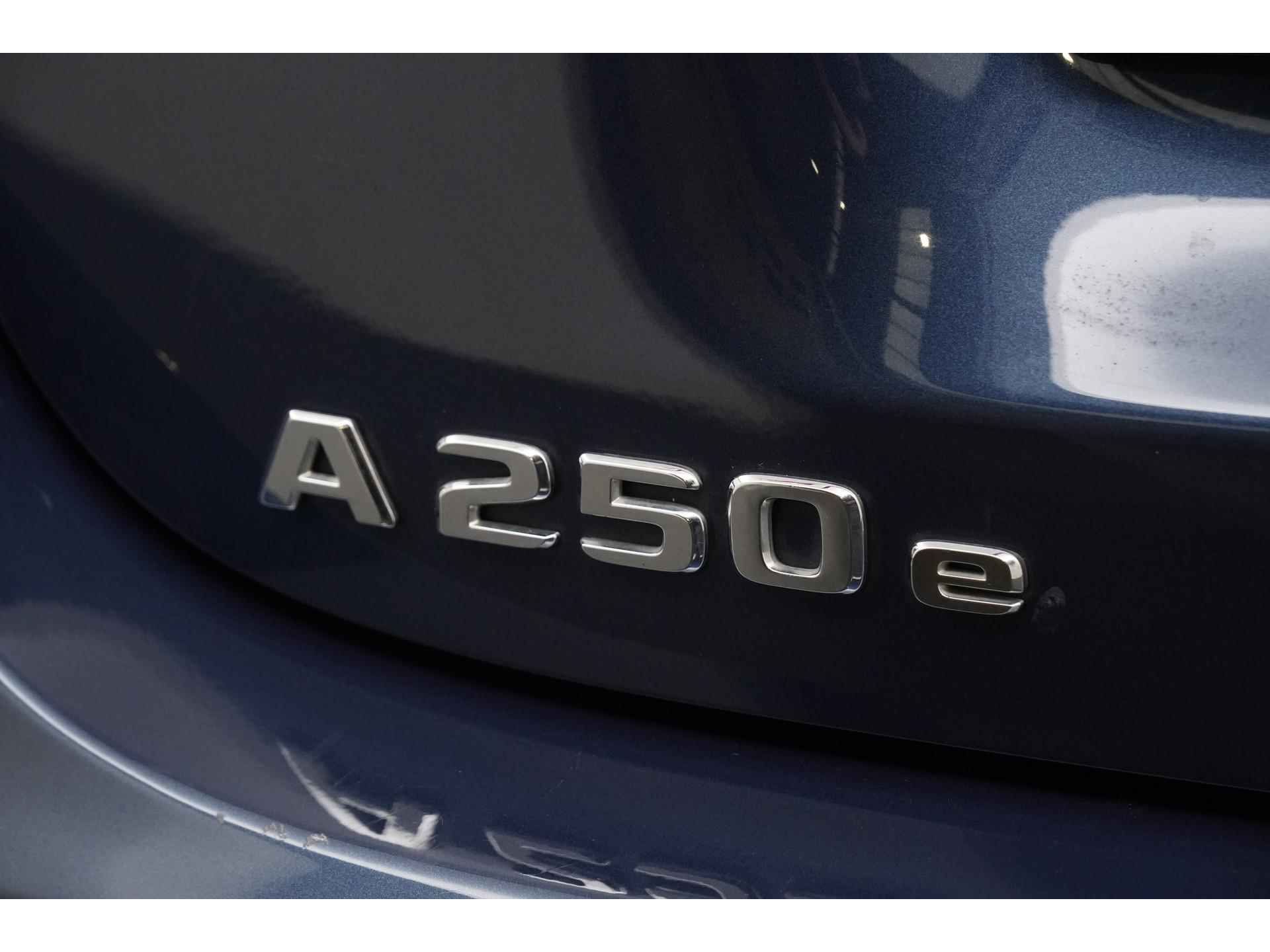 Mercedes-Benz A-Klasse 250e | Panoramadak | Widescreen Cockpit | Trekhaak | Zondag Open! - 25/53