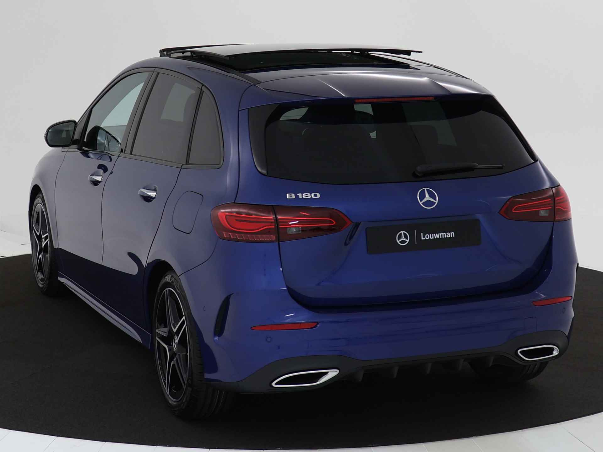 Mercedes-Benz B-Klasse 180 Star Edition AMG Line | Nightpakket | Dodehoekassistent | Keyless-Go comfortpakket | Draadloos oplaadsysteem voor Smartphone | USB-pakket plus | Sfeerverlichting | Parkeerpakket met achteruitrijcamera | - 14/38