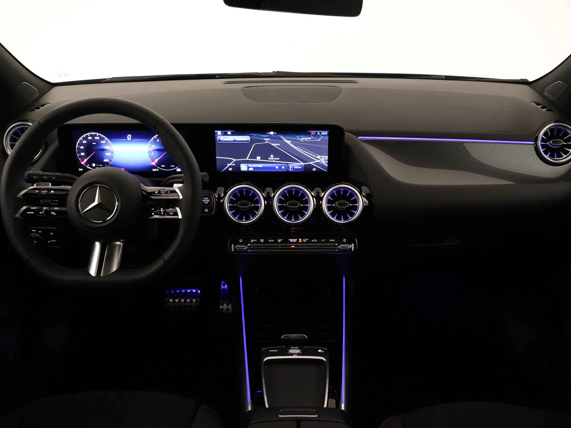 Mercedes-Benz B-Klasse 180 Star Edition AMG Line | Nightpakket | Dodehoekassistent | Keyless-Go comfortpakket | Draadloos oplaadsysteem voor Smartphone | USB-pakket plus | Sfeerverlichting | Parkeerpakket met achteruitrijcamera | - 32/38