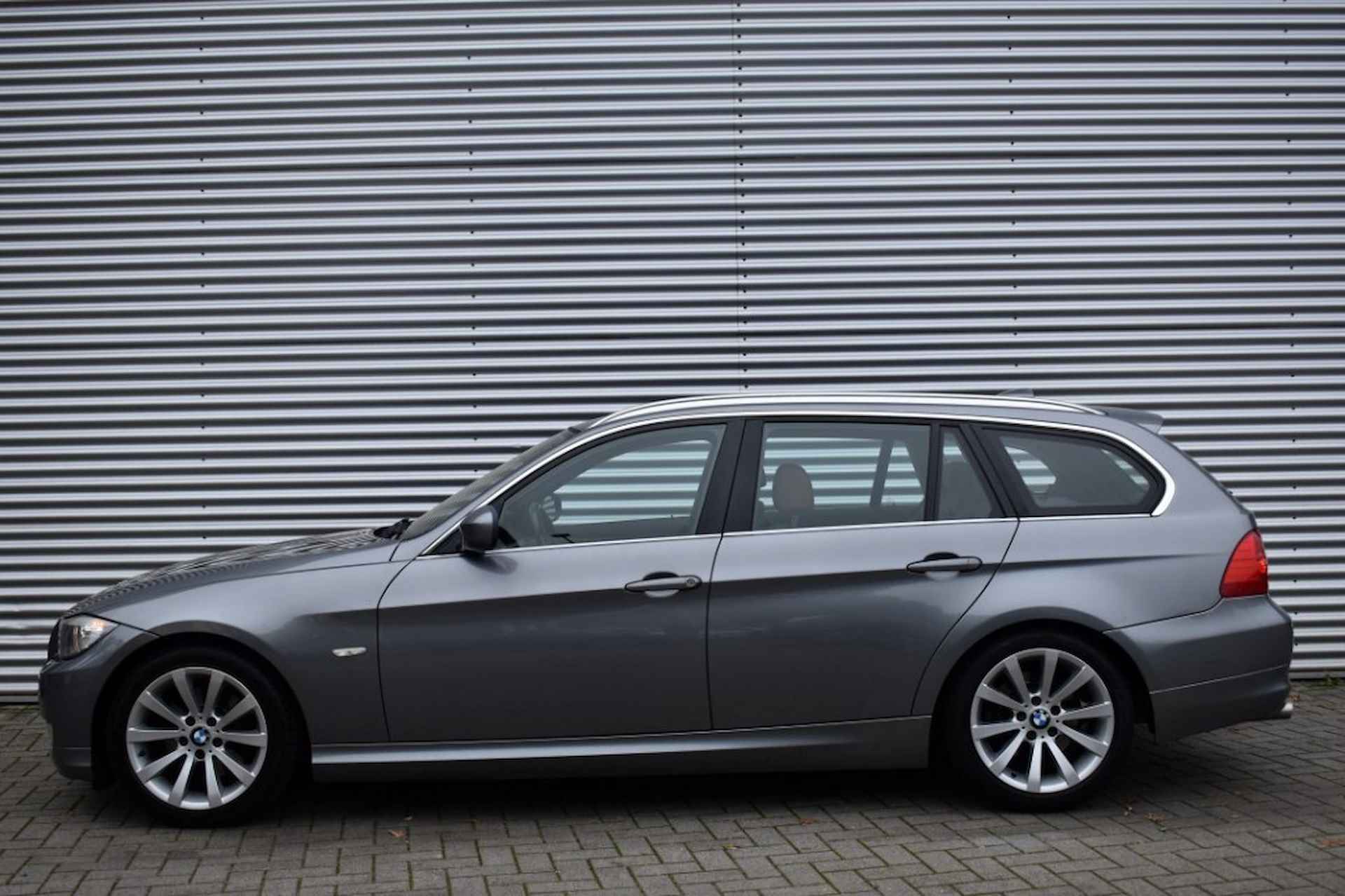 BMW 3-serie TOURING 320D EDITION LUXURY LINE / LEDER / SPORTSTOELEN - 2/43