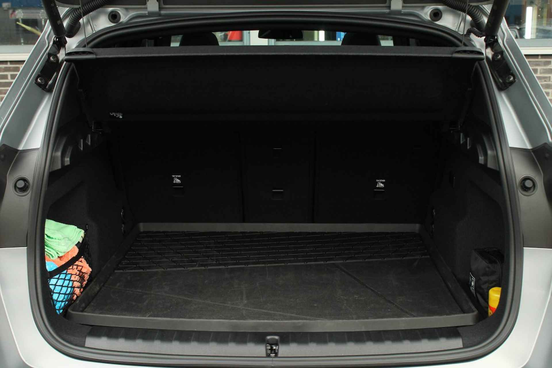 BMW Ix1 eDrive20 MSport Pro - M Stoelen - Pano - 20 inch LMV - 33/73