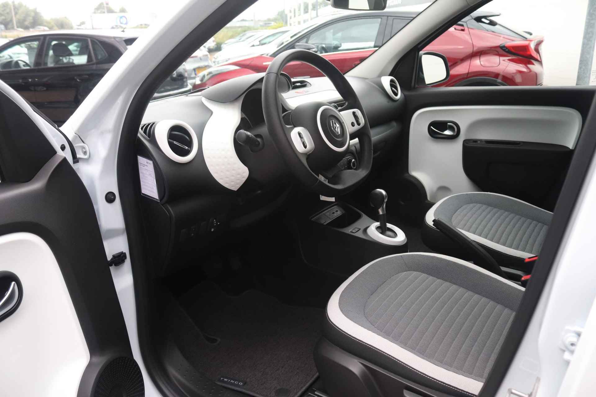 Renault Twingo Z.E. R80 E-Tech Equilibre 22 kWh | Climate | Apple Carplay/ Android Auto | Cruise | Airco | NL Auto! - 9/43