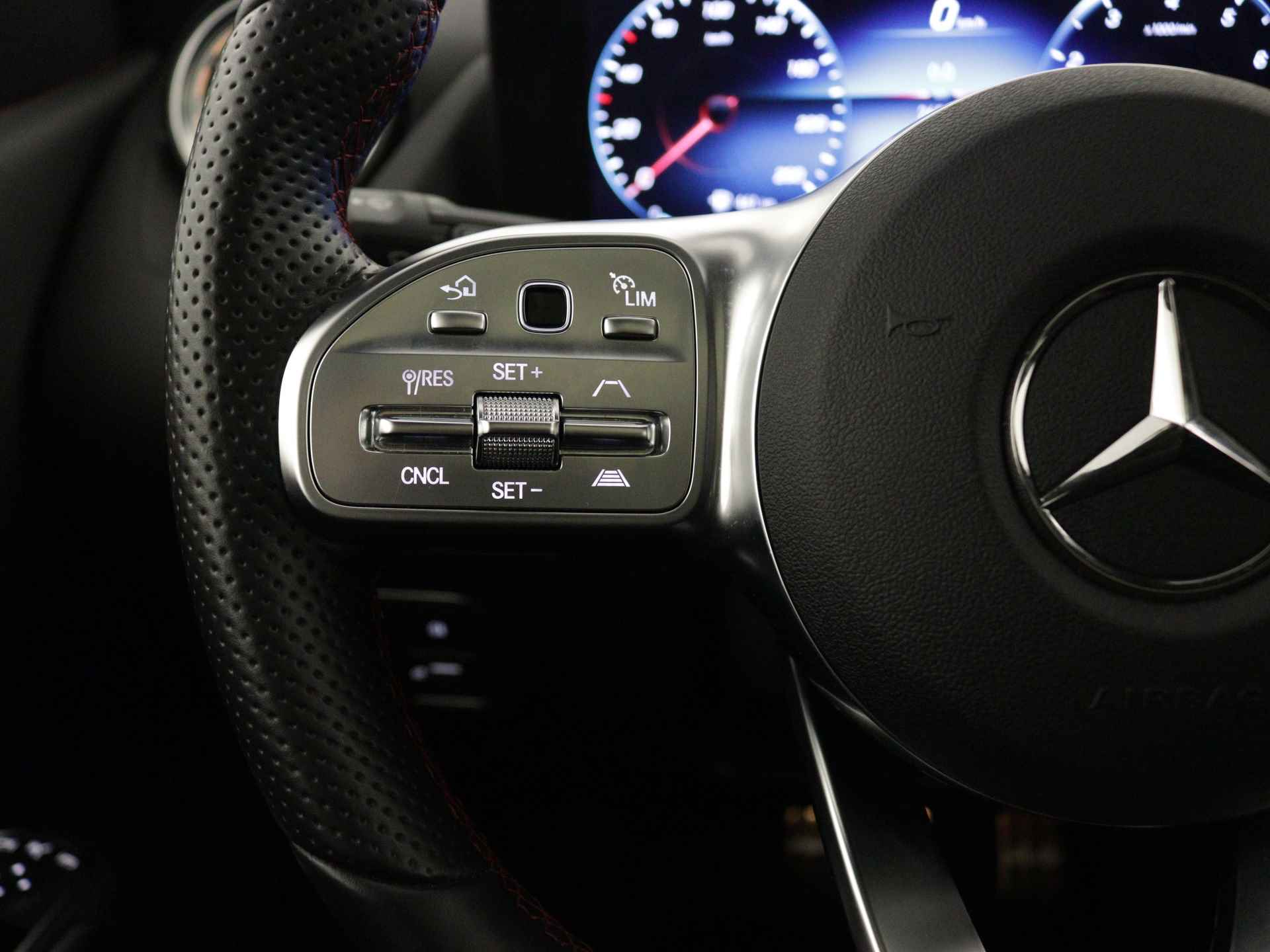 Mercedes-Benz B-Klasse 180 AMG Line | Premium Plus Pakket | GUARD 360 °  | Nightpakket | Smartphone integratiepakket | Inclusief 24 maanden MB Certified garantie voor Europa. - 19/39