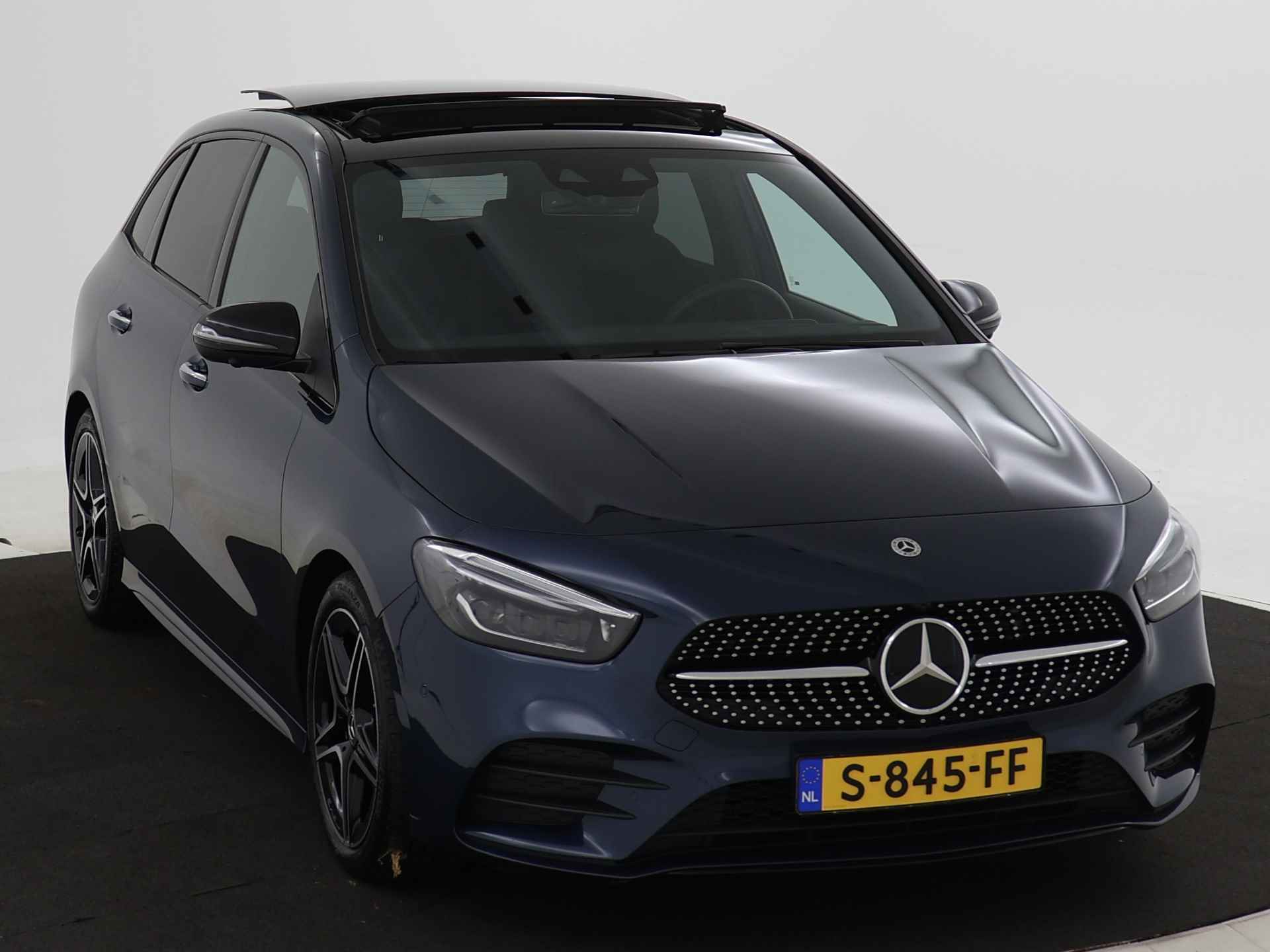 Mercedes-Benz B-Klasse 180 AMG Line | Premium Plus Pakket | GUARD 360 °  | Nightpakket | Smartphone integratiepakket | Inclusief 24 maanden MB Certified garantie voor Europa. - 23/39