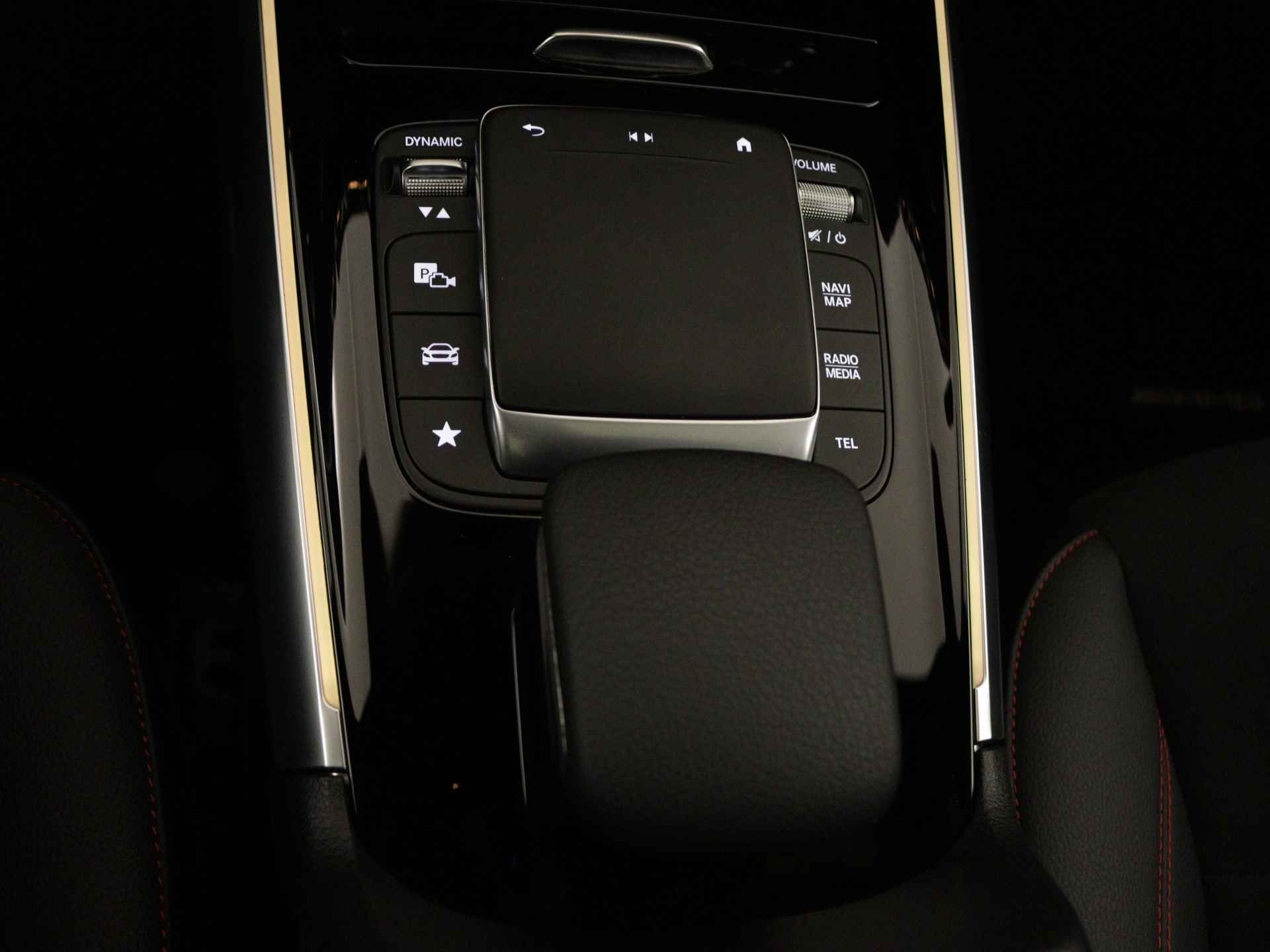 Mercedes-Benz B-Klasse 180 AMG Line | Premium Plus Pakket | GUARD 360 °  | Nightpakket | Smartphone integratiepakket | Inclusief 24 maanden MB Certified garantie voor Europa. - 29/39