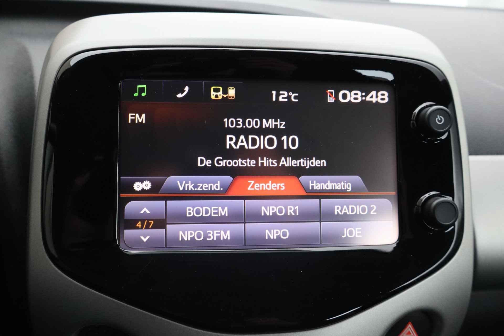 Toyota Aygo 1.0 VVT-i x-play NL-Auto!! Camera I Automaat I Airco -- BEVRIJDINGSDAG GEOPEND VAN 11.00 T/M 15.00 UUR -- - 11/27