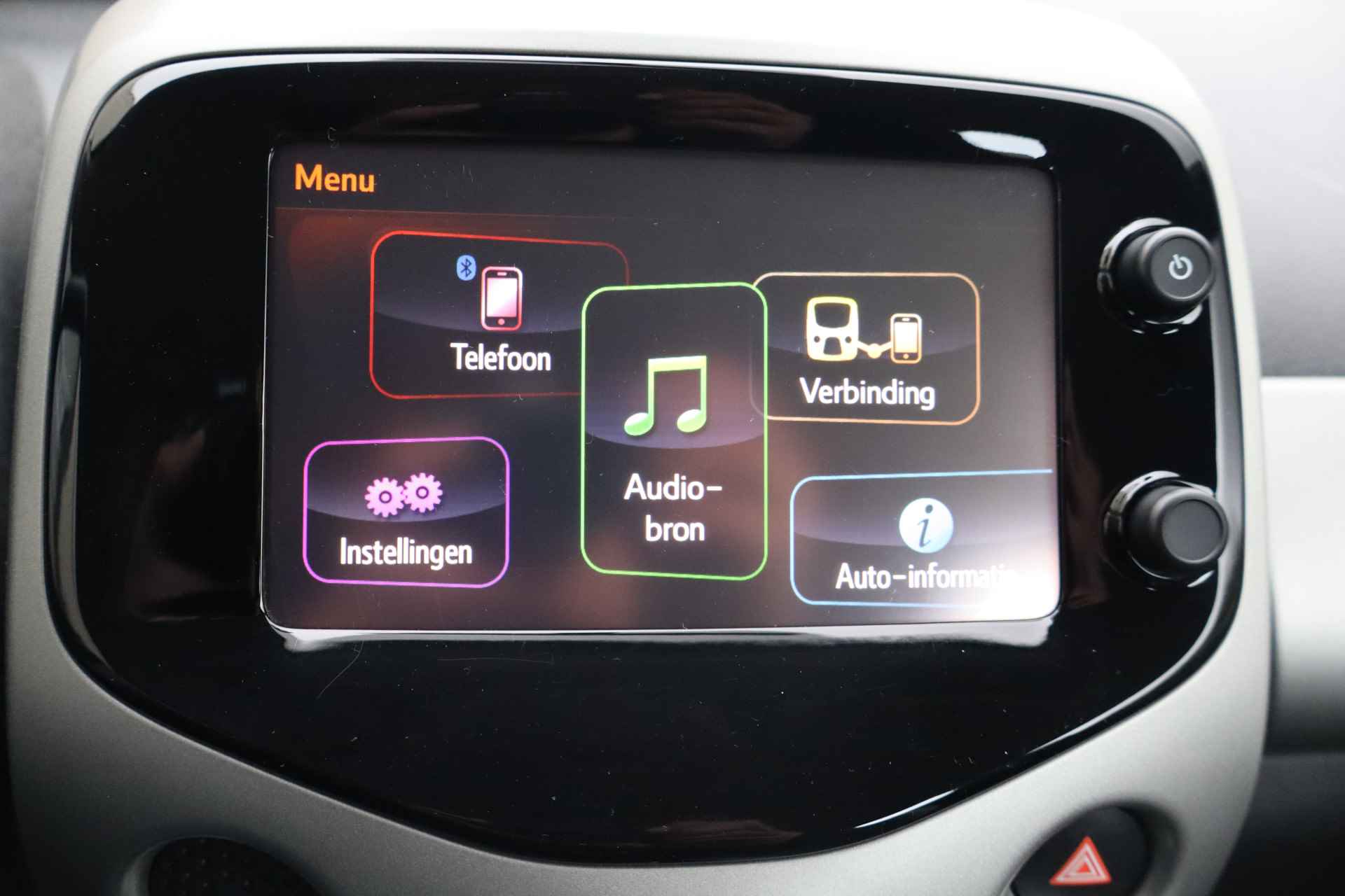 Toyota Aygo 1.0 VVT-i x-play NL-Auto!! Camera I Automaat I Airco -- BEVRIJDINGSDAG GEOPEND VAN 11.00 T/M 15.00 UUR -- - 12/27