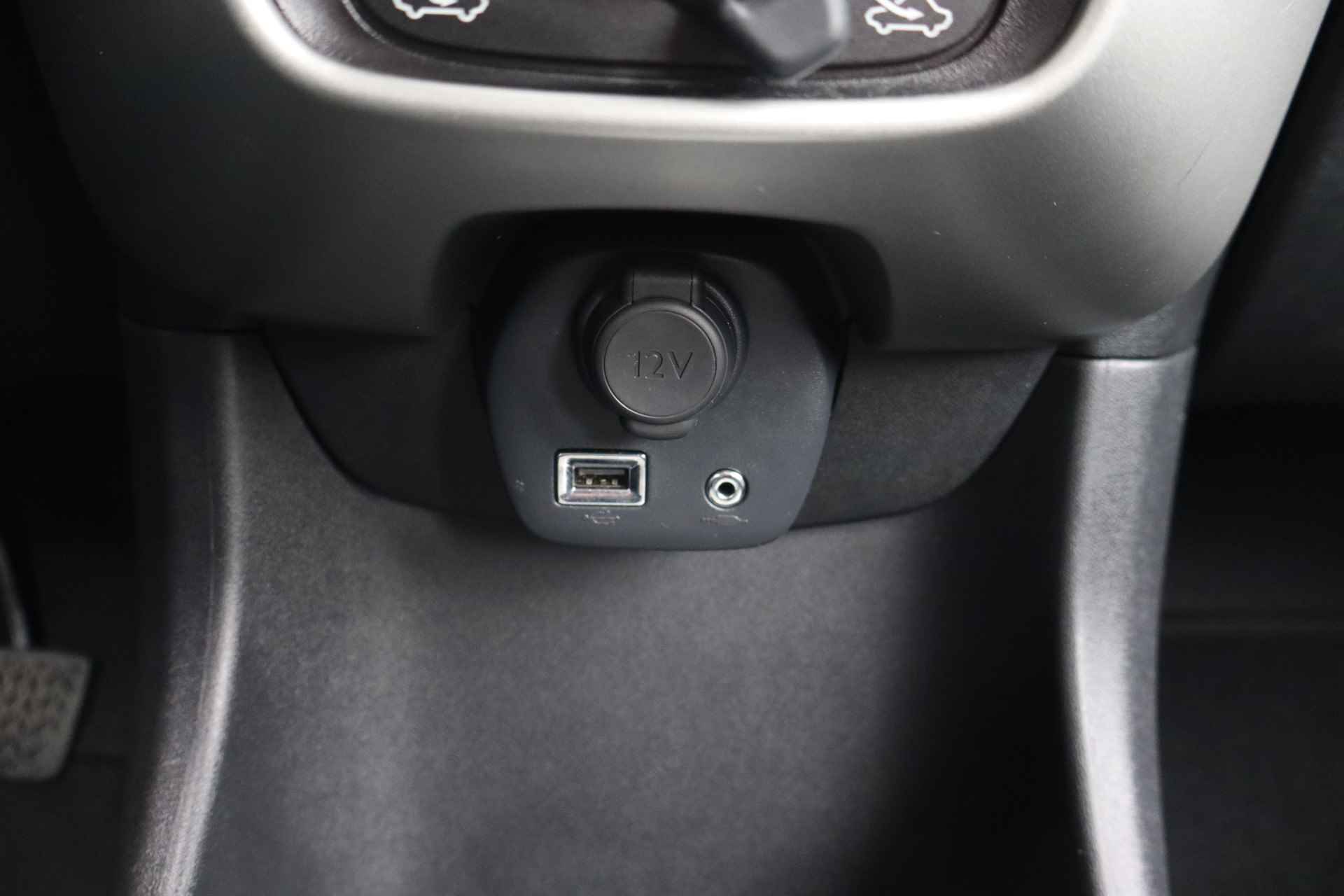 Toyota Aygo 1.0 VVT-i x-play NL-Auto!! Camera I Automaat I Airco -- BEVRIJDINGSDAG GEOPEND VAN 11.00 T/M 15.00 UUR -- - 14/27