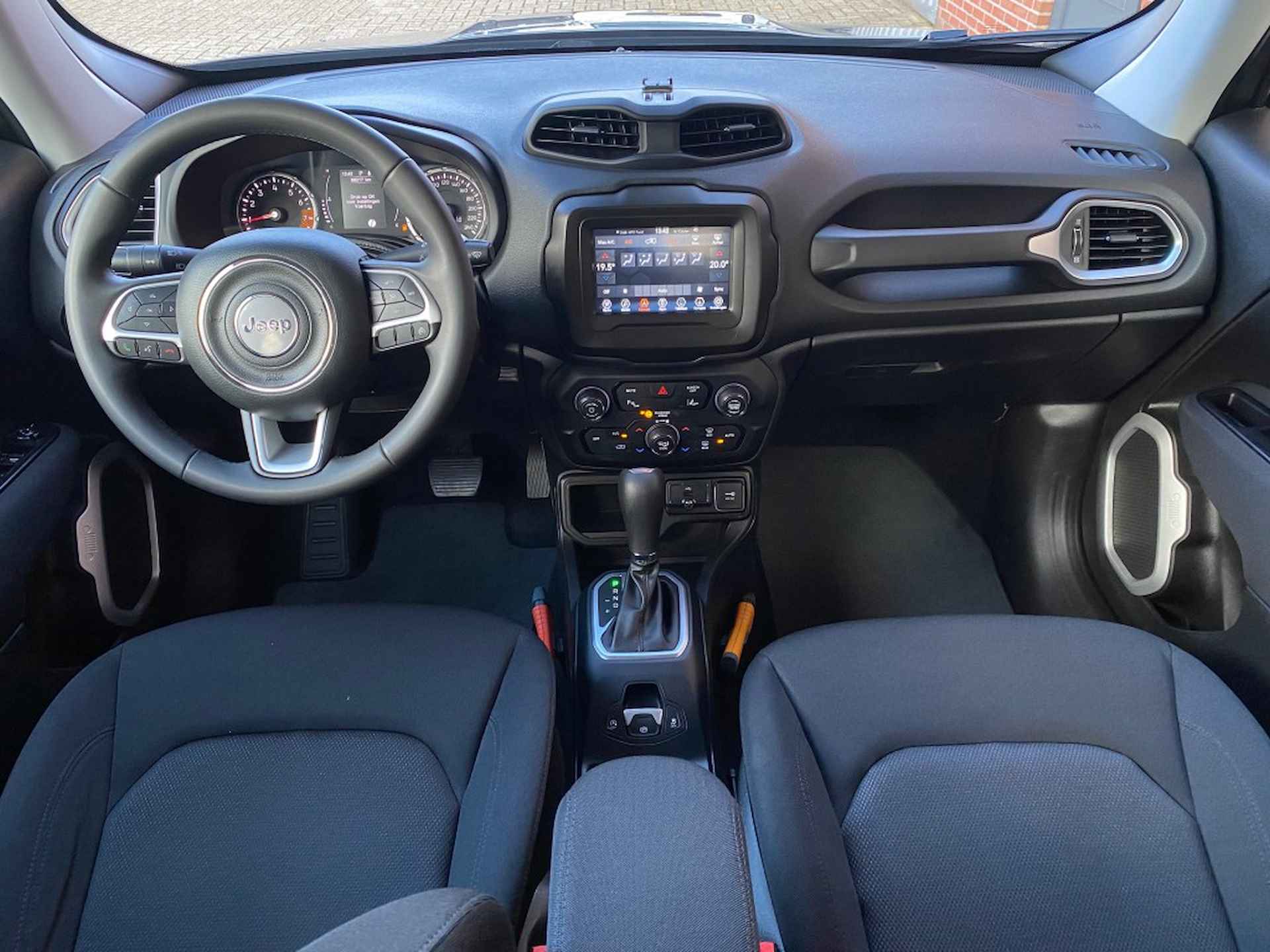 JEEP Renegade 1.3T DDCT LONGITUDE AUTOMAAT CARPLAY CRUISE PDC LMV - 8/23