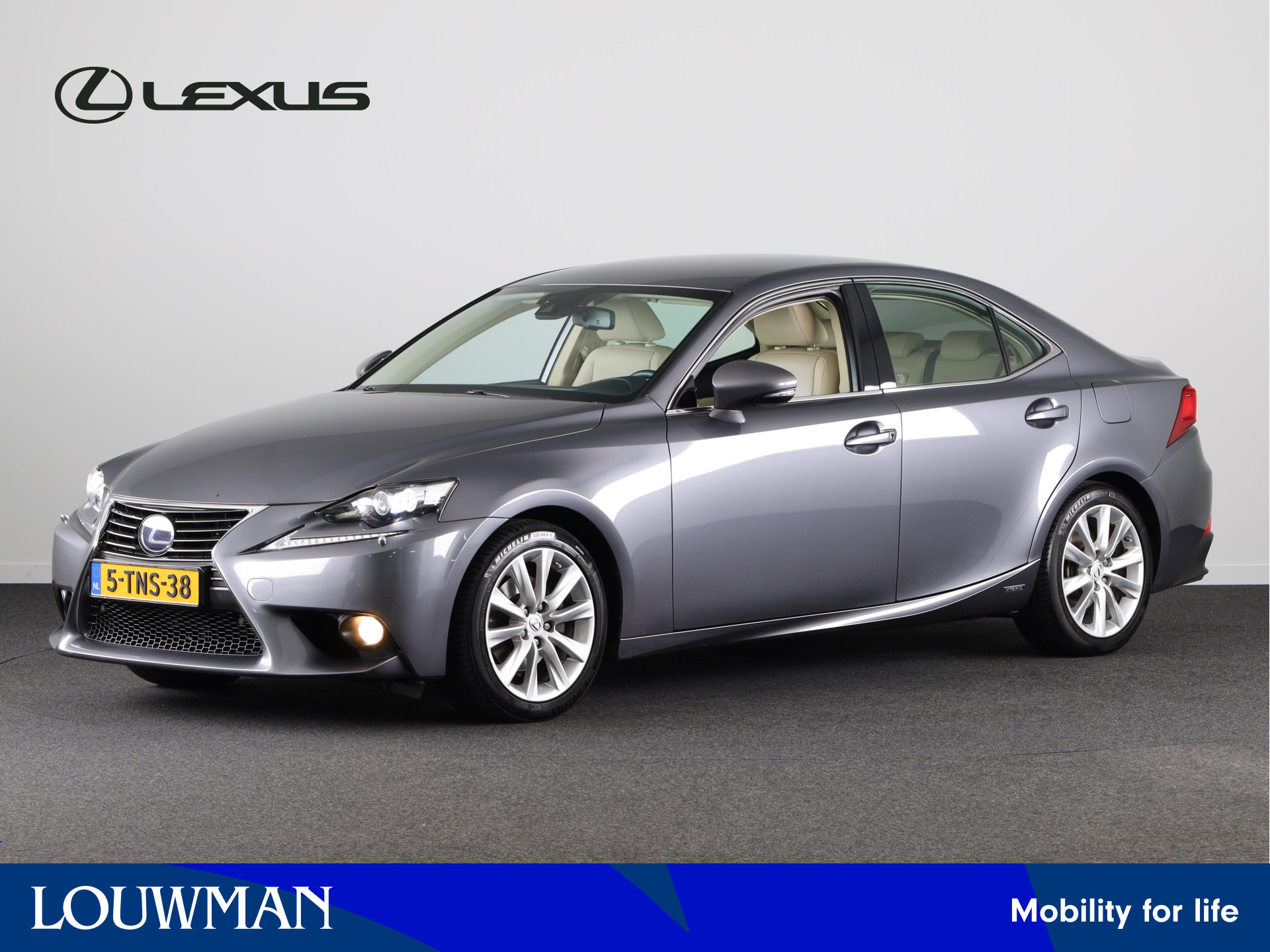 Lexus IS 300h Luxury Line | Navigatie | Stoelverwarming & Ventilatie | Adaptive Cruise Control |