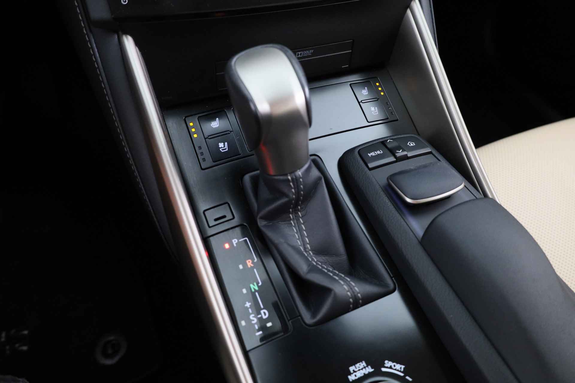 Lexus IS 300h Luxury Line | Navigatie | Stoelverwarming & Ventilatie | Adaptive Cruise Control | - 14/47