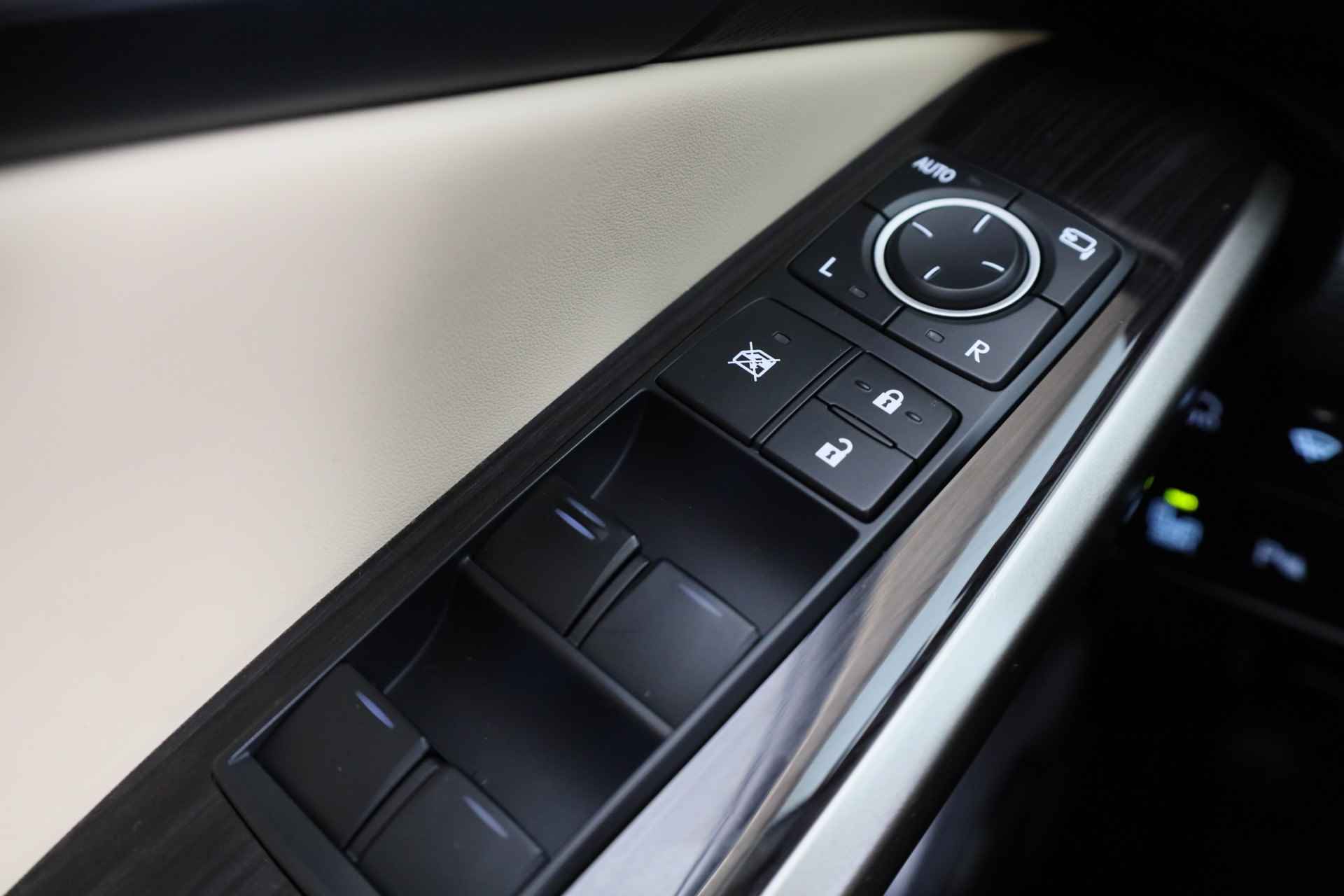 Lexus IS 300h Luxury Line | Navigatie | Stoelverwarming & Ventilatie | Adaptive Cruise Control | - 34/47