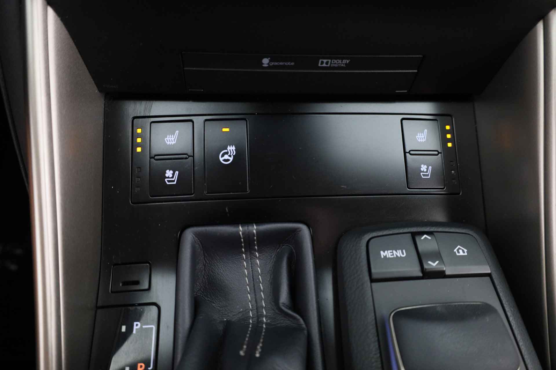 Lexus IS 300h Luxury Line | Navigatie | Stoelverwarming & Ventilatie | Adaptive Cruise Control | - 38/47