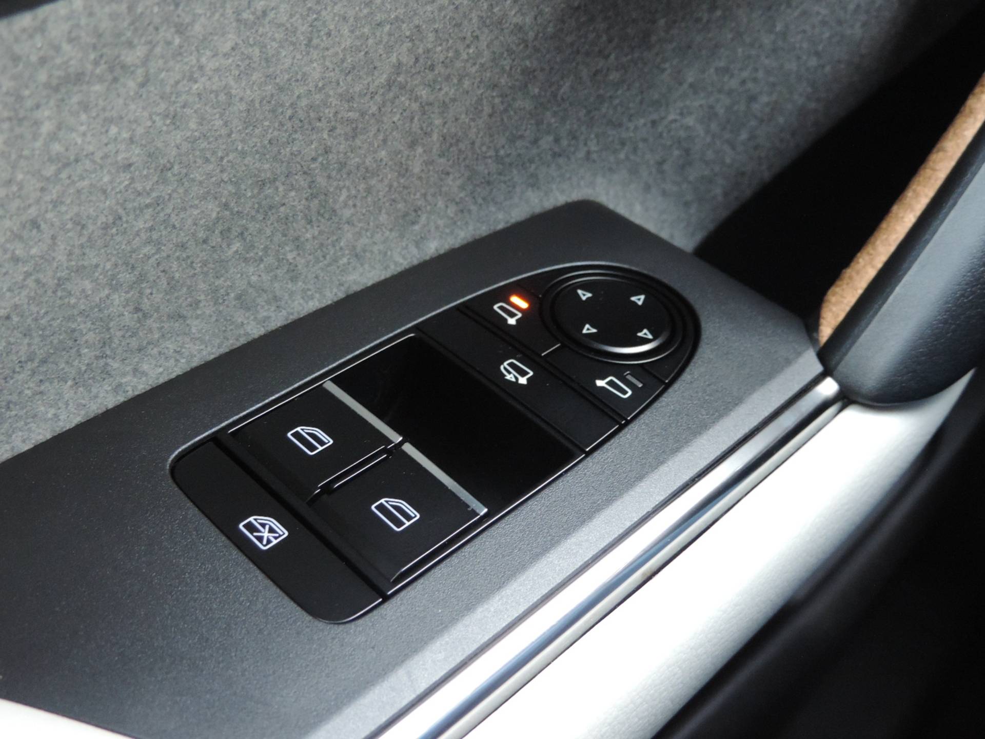 Mazda MX-30 E-Skyactiv 145 35.5 kWh Modern Confidence - Adap | Hud | Apple CarPlay | PDC v+a | Camera | Nav | Incl. wintervelgenset - 31/49