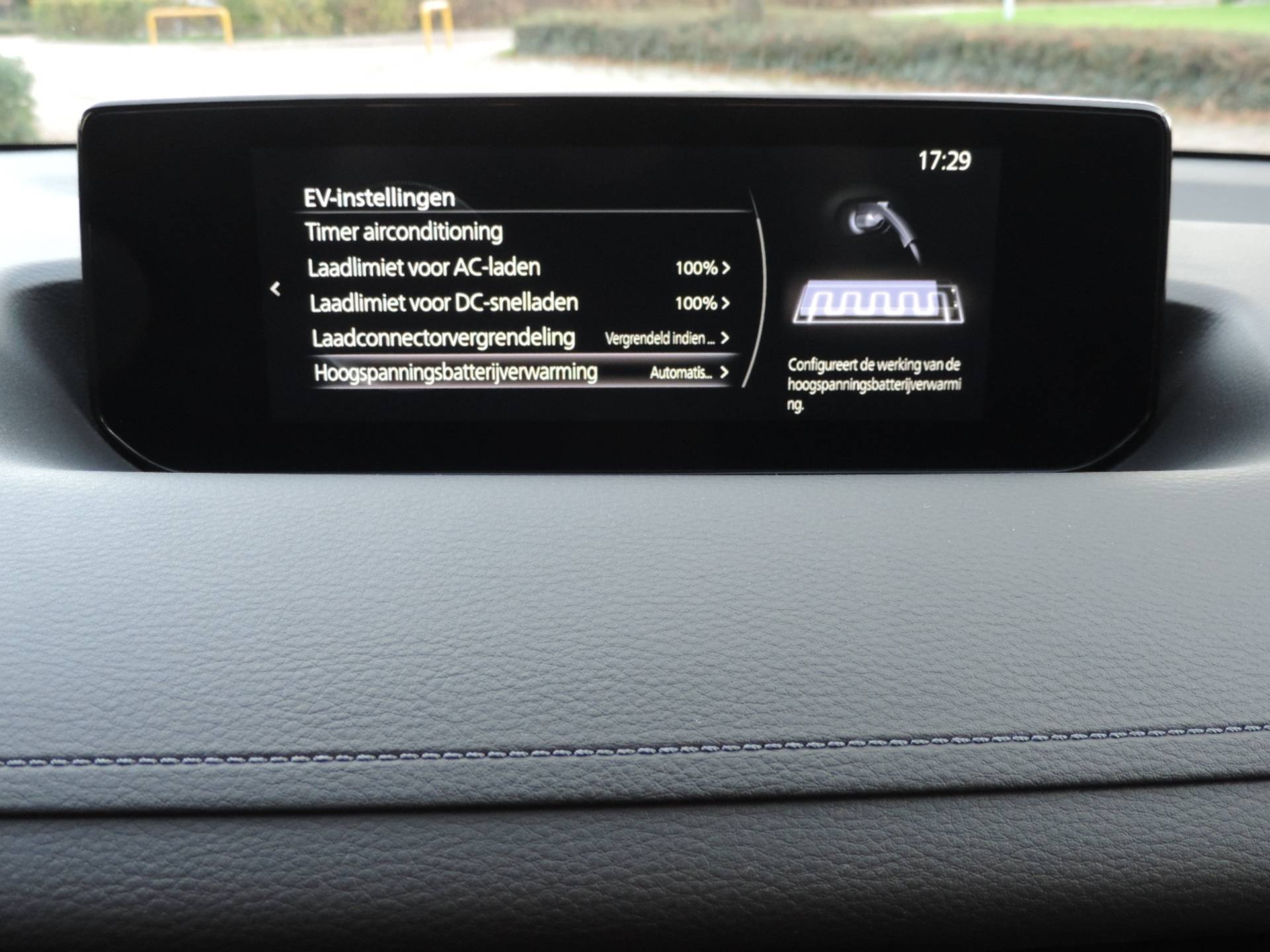 Mazda MX-30 E-Skyactiv 145 35.5 kWh Modern Confidence - Adap | Hud | Apple CarPlay | PDC v+a | Camera | Nav | Incl. wintervelgenset - 32/49