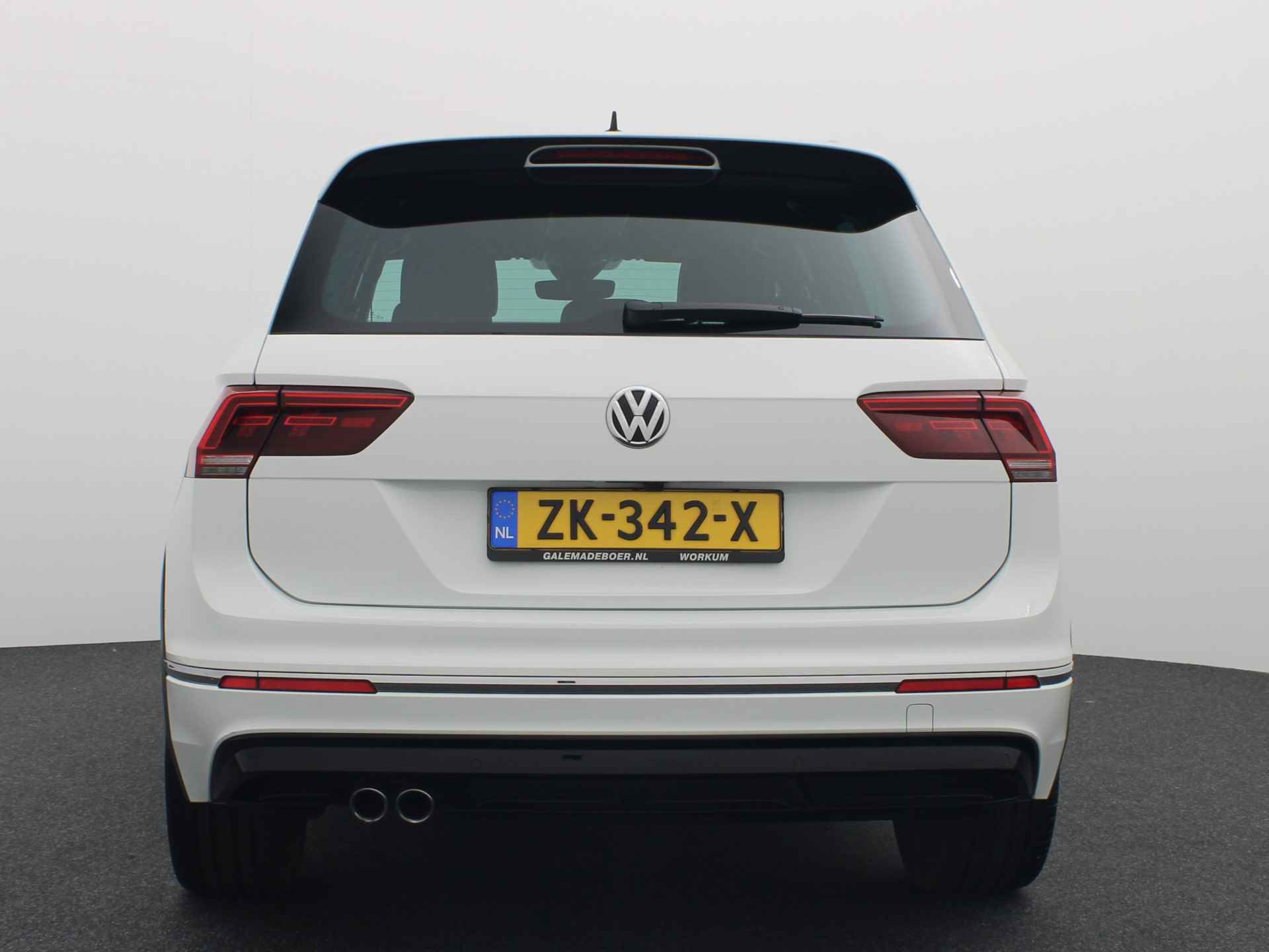 Volkswagen Tiguan 1.5 TSI ACT Highline Business R AUTOMAAT / R-LINE INTERIEUR / CAMERA / KEYLESS / VIRTUAL / CARPLAY / NL-AUTO - 5/57