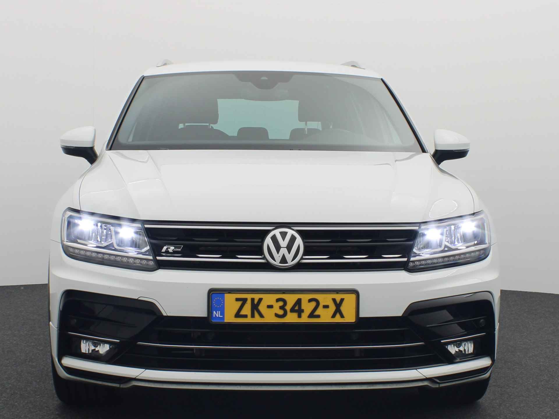 Volkswagen Tiguan 1.5 TSI ACT Highline Business R AUTOMAAT / R-LINE INTERIEUR / CAMERA / KEYLESS / VIRTUAL / CARPLAY / NL-AUTO - 22/57