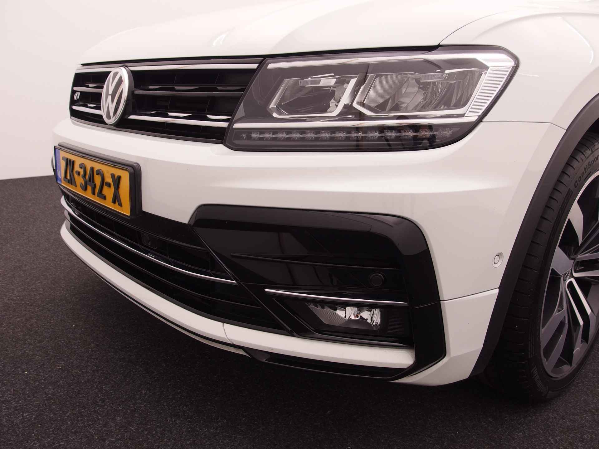 Volkswagen Tiguan 1.5 TSI ACT Highline Business R AUTOMAAT / R-LINE INTERIEUR / CAMERA / KEYLESS / VIRTUAL / CARPLAY / NL-AUTO - 53/57