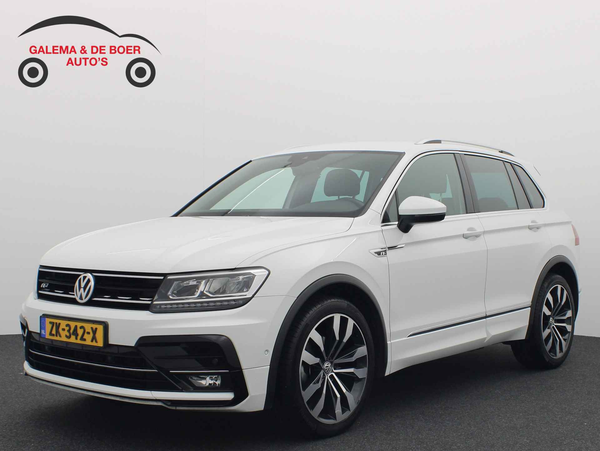 Volkswagen Tiguan 1.5 TSI ACT Highline Business R AUTOMAAT / R-LINE INTERIEUR / CAMERA / KEYLESS / VIRTUAL / CARPLAY / NL-AUTO - 1/57