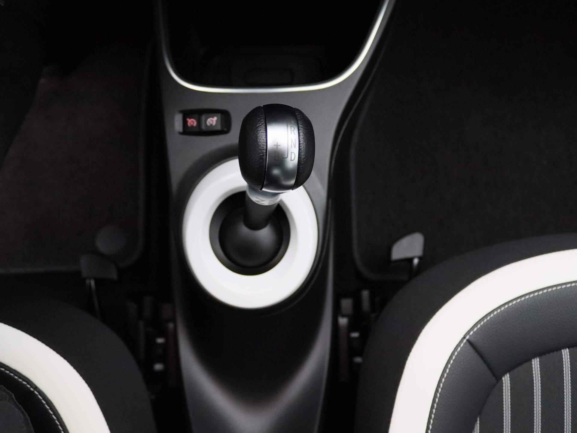 Renault Twingo Z.E. R80 Intens | Apple Carplay & Android Auto |  Climate control | Cruise control | 15" Lichtmetalen velgen - 10/27