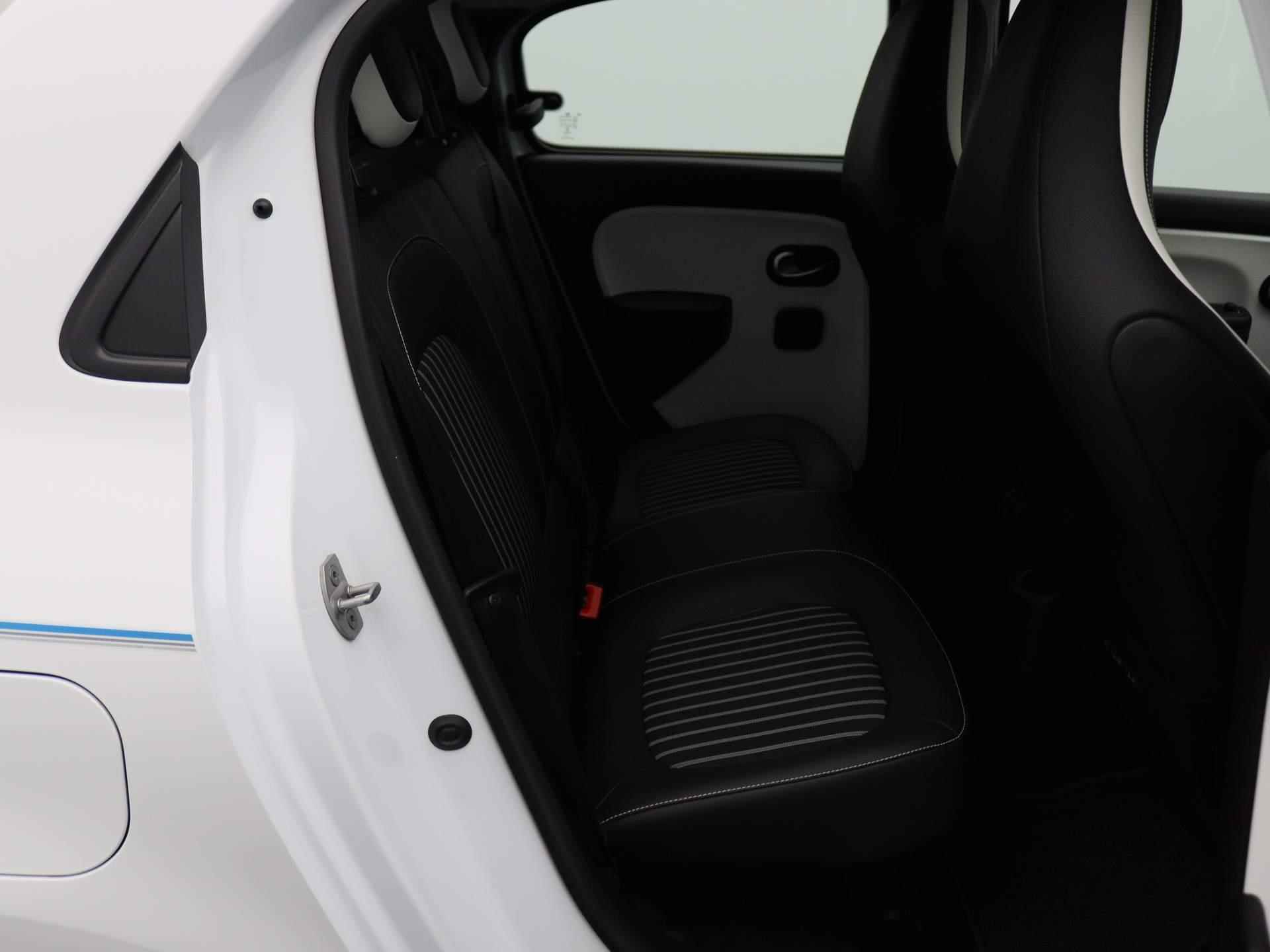 Renault Twingo Z.E. R80 Intens | Apple Carplay & Android Auto |  Climate control | Cruise control | 15" Lichtmetalen velgen - 23/27