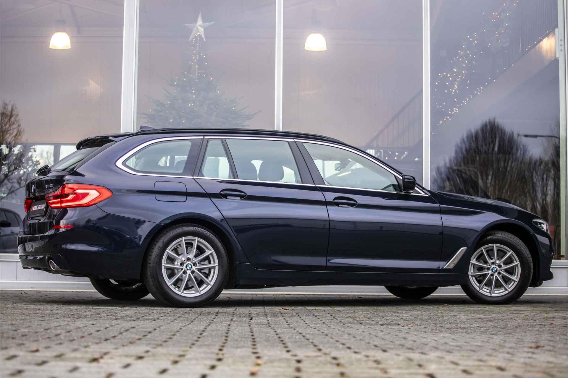 BMW 5 Serie Touring 520i Executive Edition | E-Trekhaak | NL Auto | Carplay - 2/38