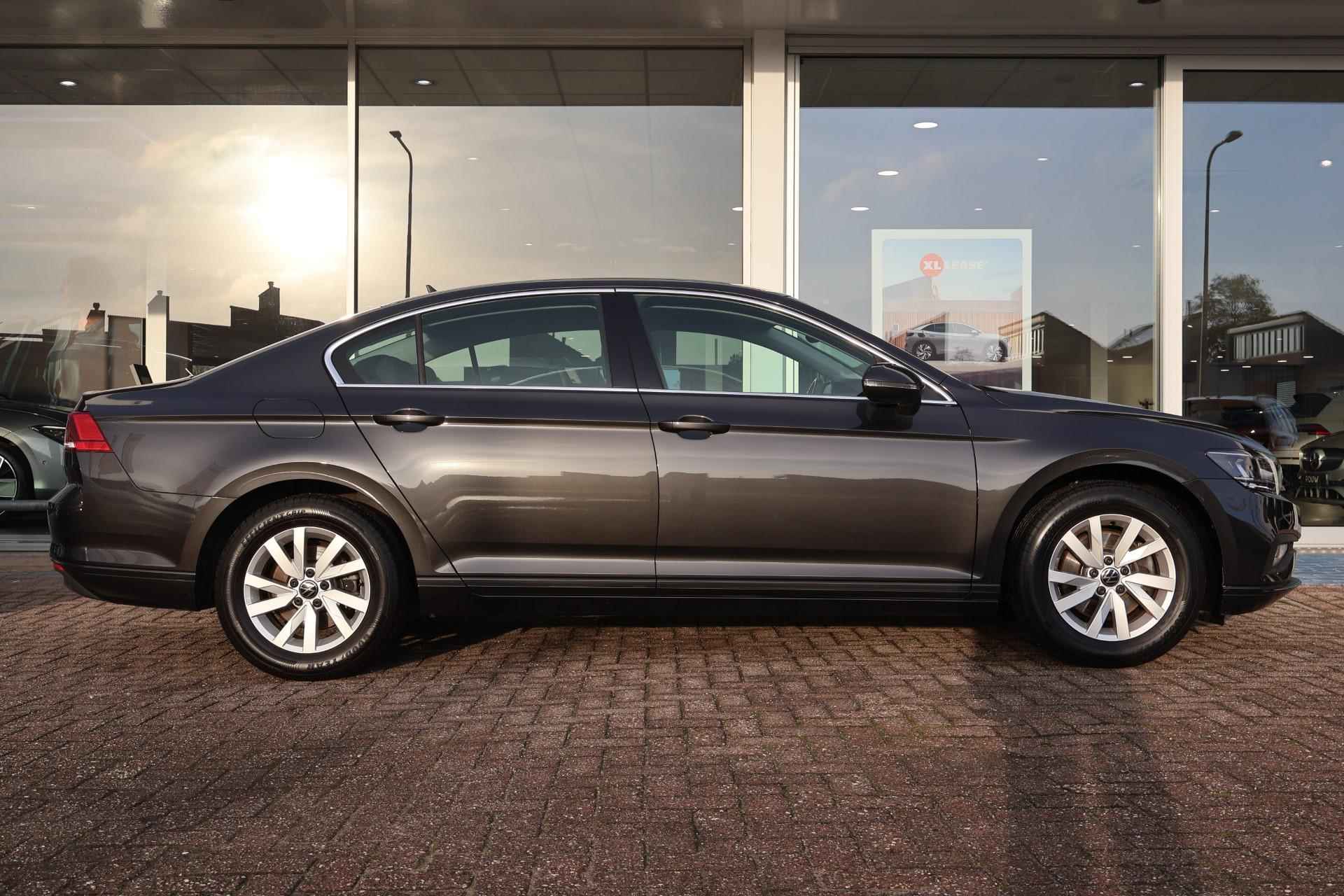 Volkswagen Passat 1.5 TSI Business | Navigatie | Camera | PDC | Android Auto/Apple Carplay - 3/38