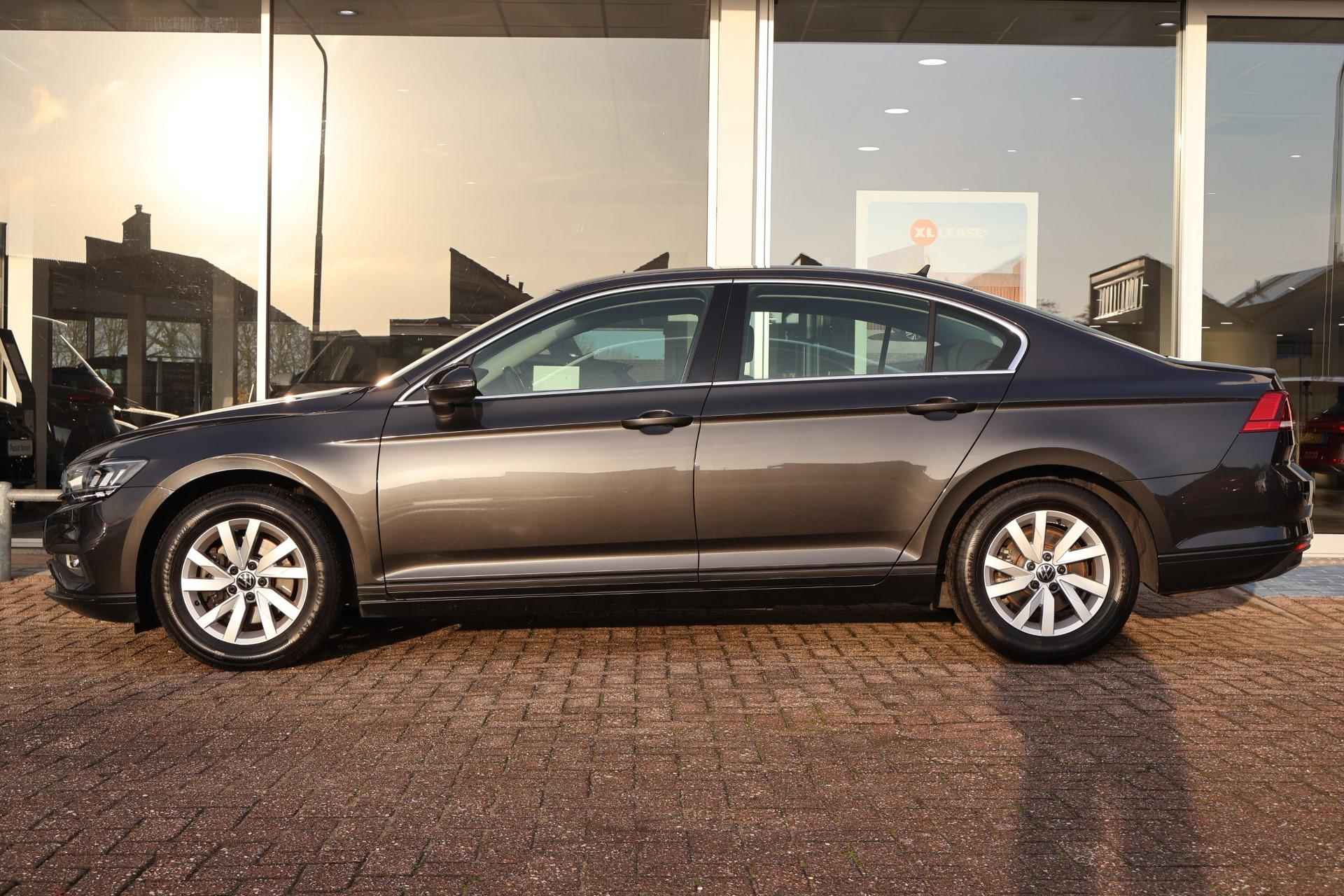 Volkswagen Passat 1.5 TSI Business | Navigatie | Camera | PDC | Android Auto/Apple Carplay - 11/38