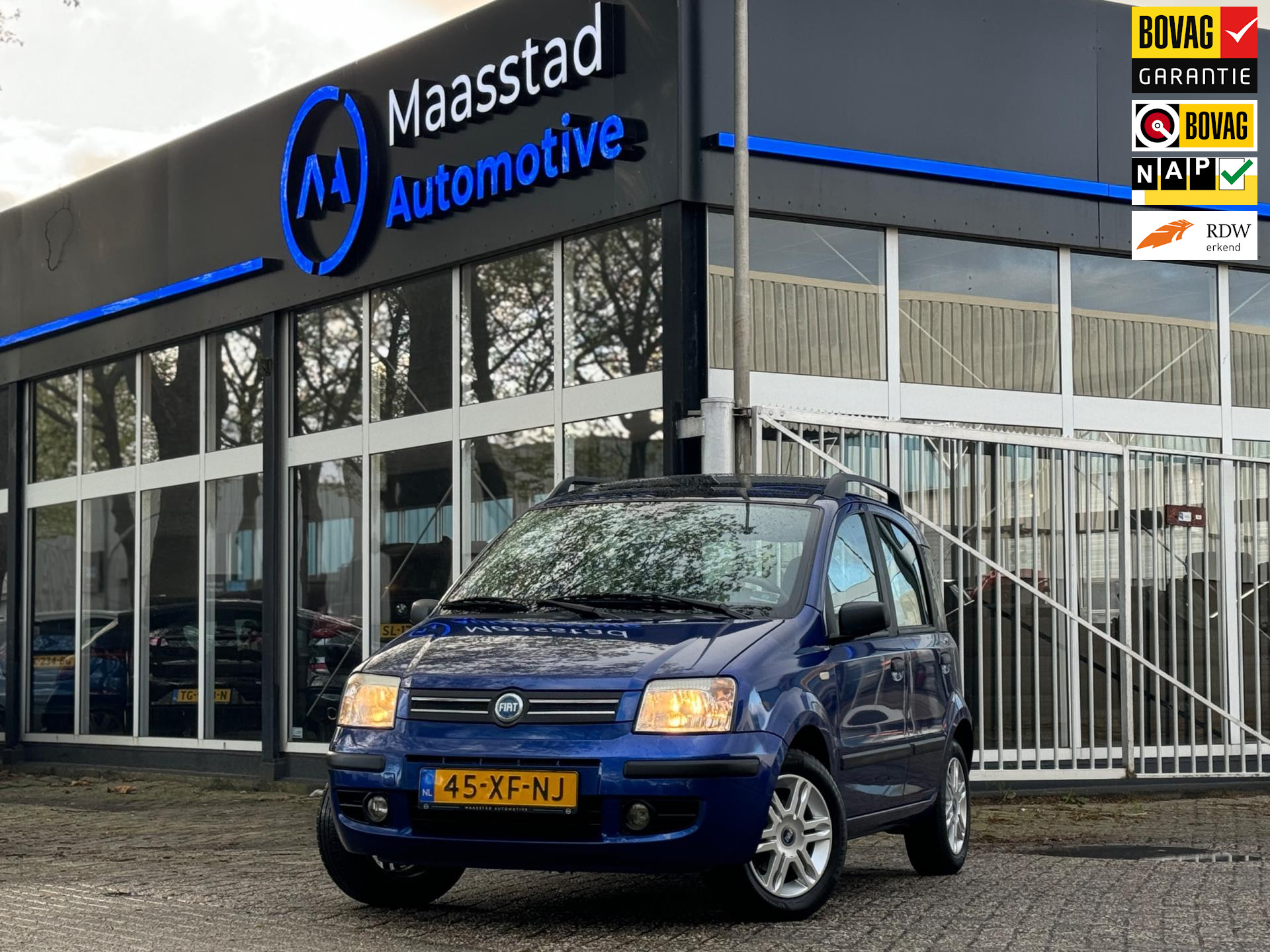 Fiat Panda 1.2 Emotion|Pano|Distr VV|Airco|Boekjes|5drs|NAP|LM velgen|Ruime & nette voertuig|Topstaat! bij viaBOVAG.nl