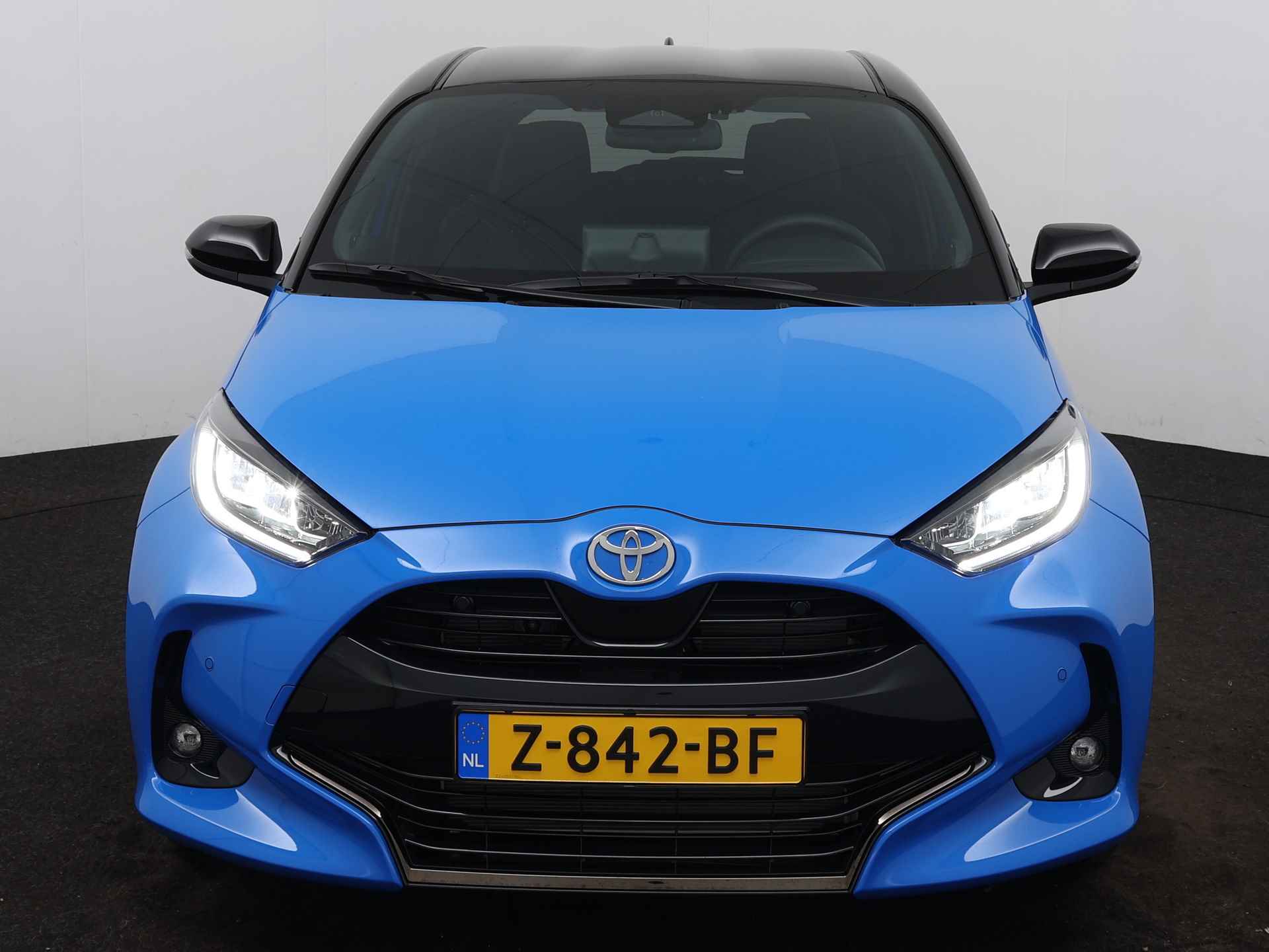 Toyota Yaris Hybrid 130 Launch Edition | Head-up display | Dodehoek detector | Stuurverwarming Demo - 27/45