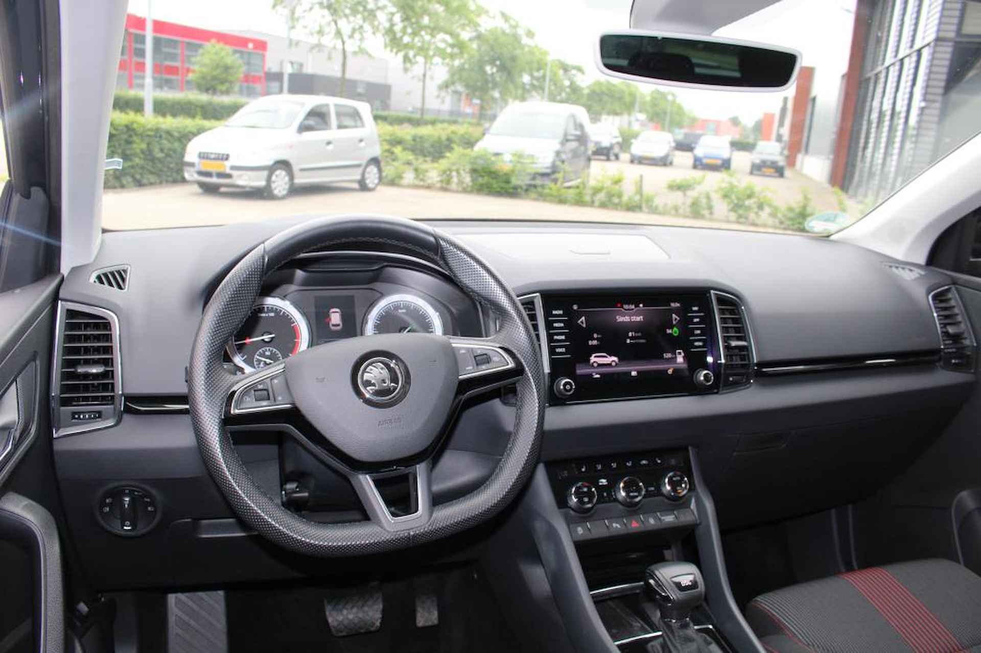 Skoda KAROQ 1.5 TSI ACT Style Business Camera Navi El. Achterklep Rijklaar incl bovag garantie - 5/15